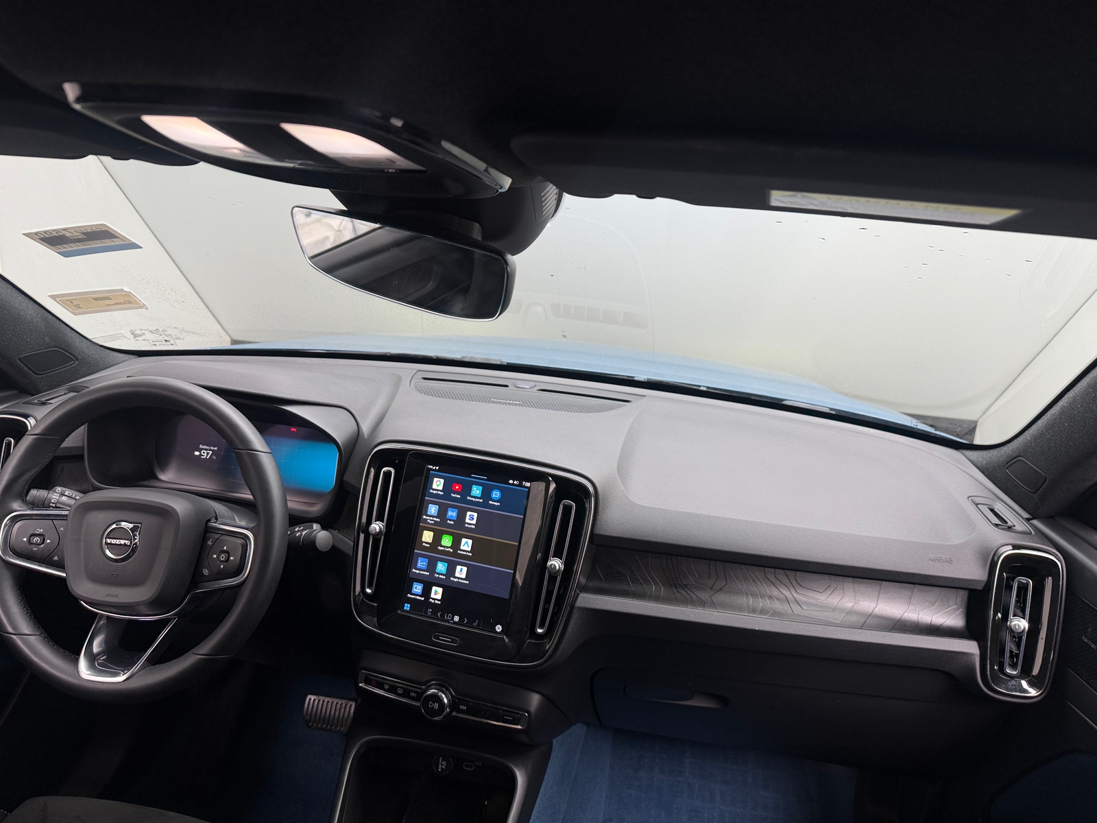 Thumbnail: 2022 Volvo C40 - 3