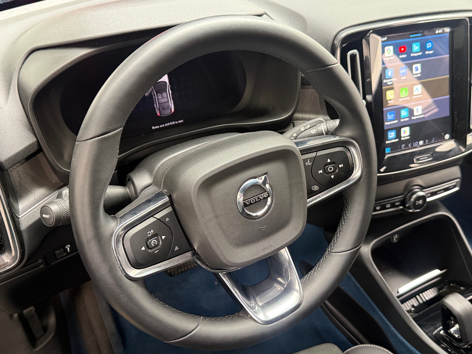 Thumbnail: 2022 Volvo C40 - 5