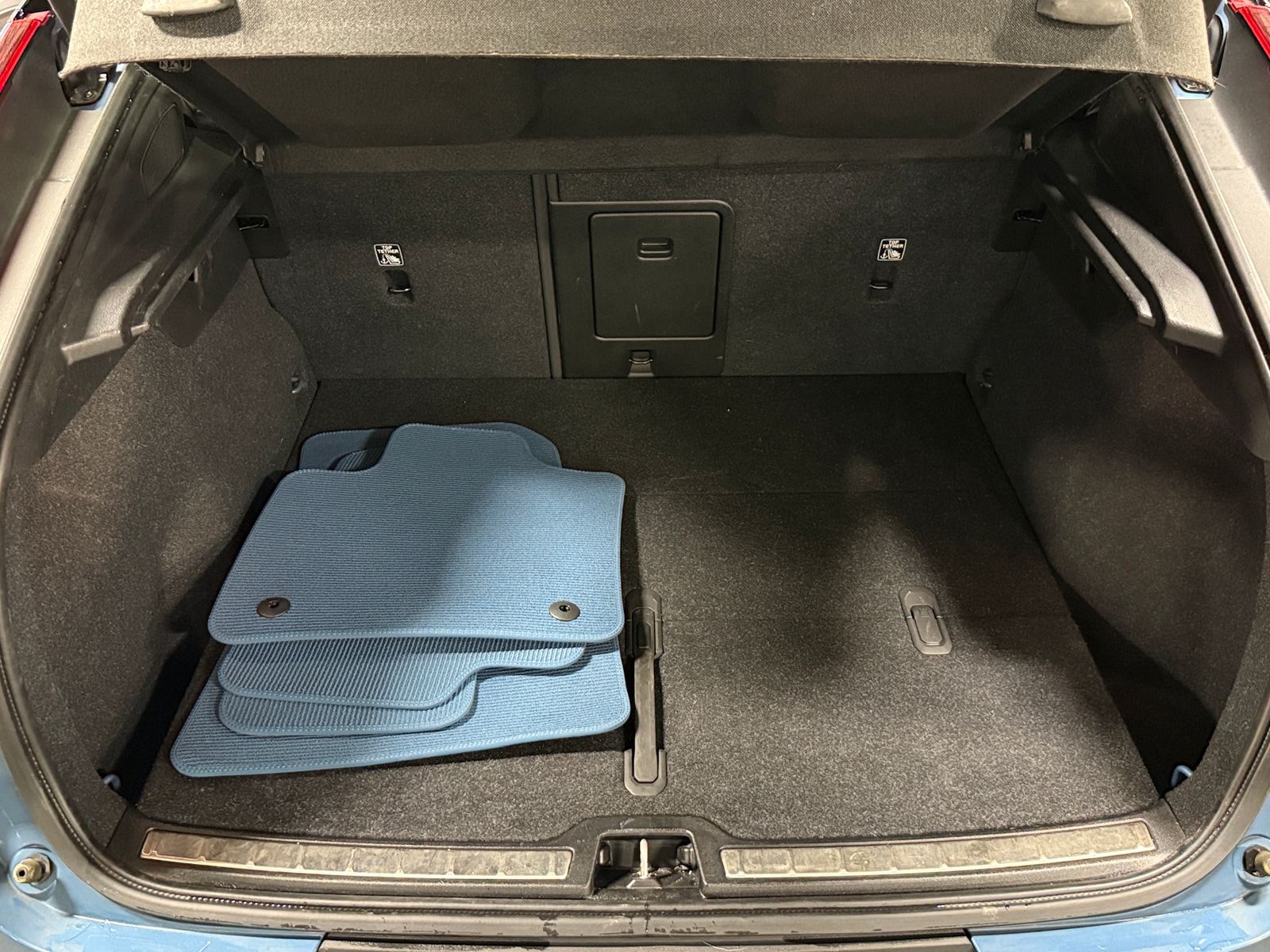 Thumbnail: 2022 Volvo C40 - 7