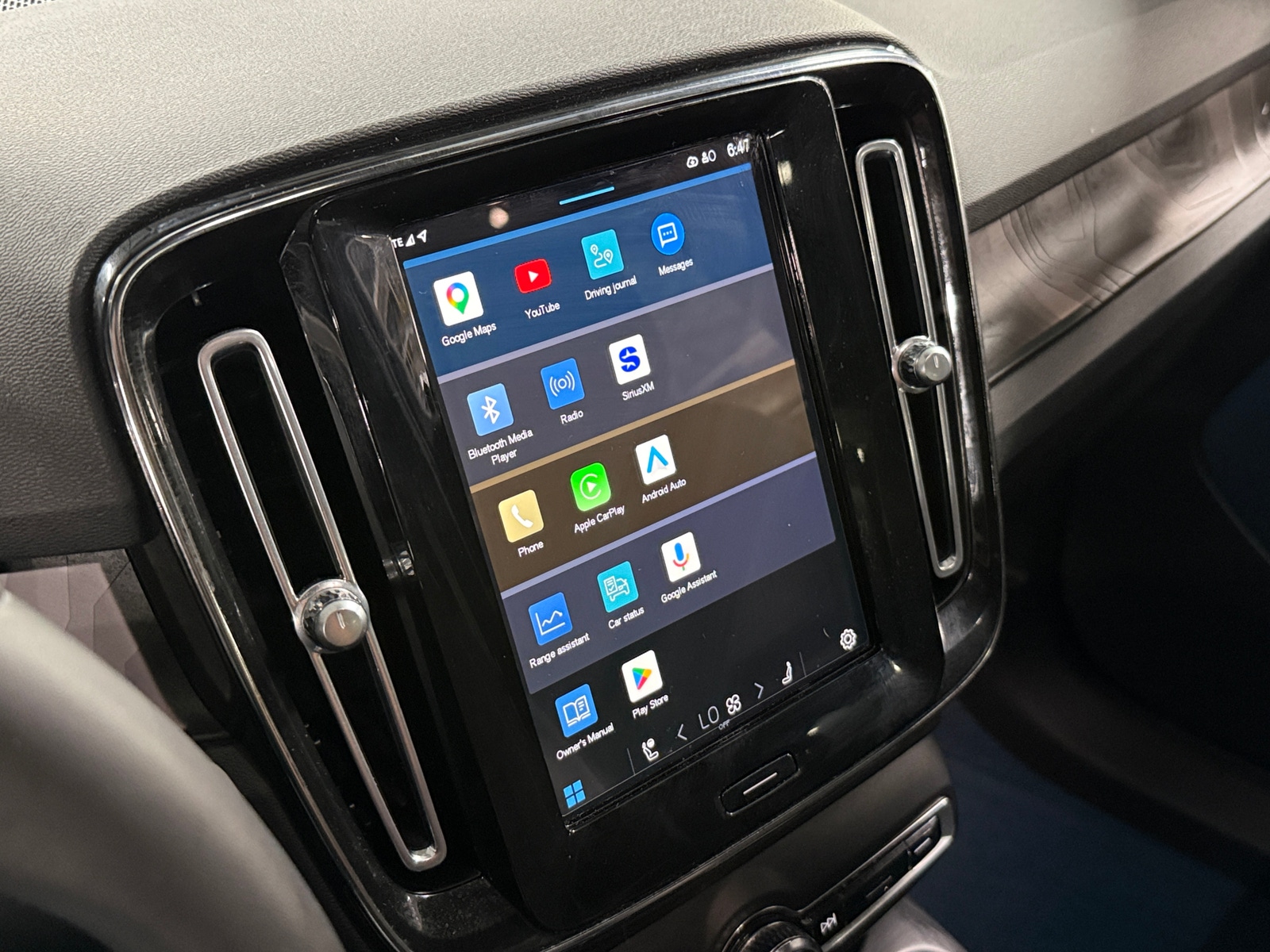 Thumbnail: 2022 Volvo C40 - 4