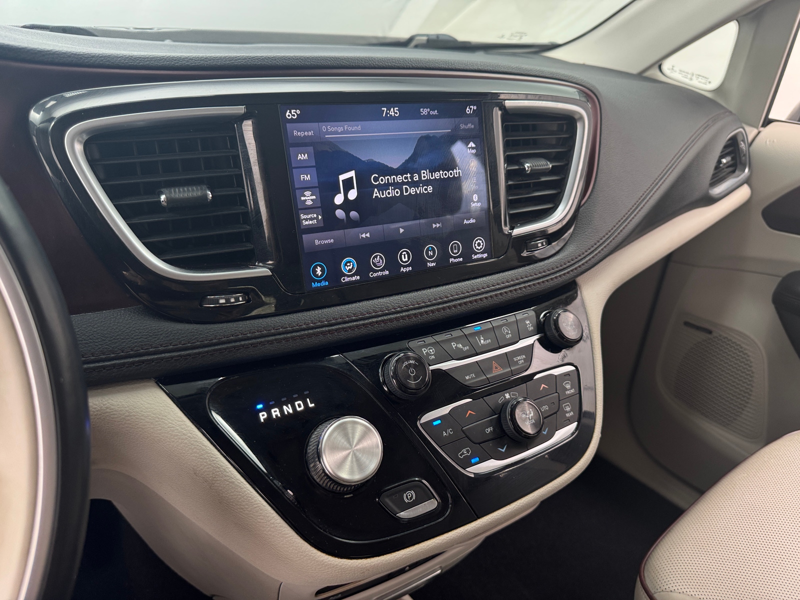 Thumbnail: 2019 Chrysler Pacifica - 3