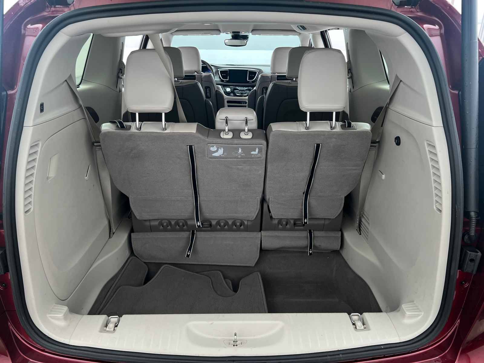 Thumbnail: 2017 Chrysler Pacifica - 6