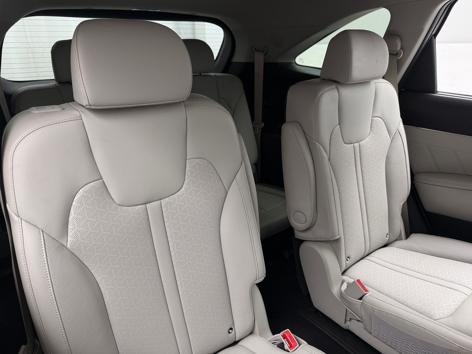 Thumbnail: 2023 Kia Sorento - 5
