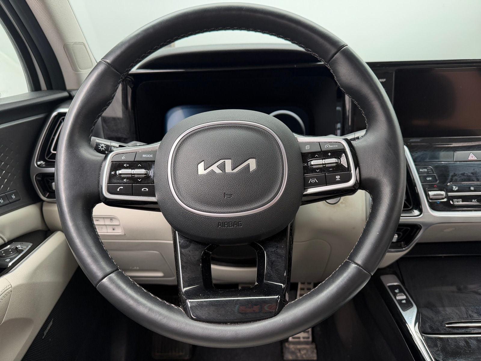 Thumbnail: 2023 Kia Sorento - 4