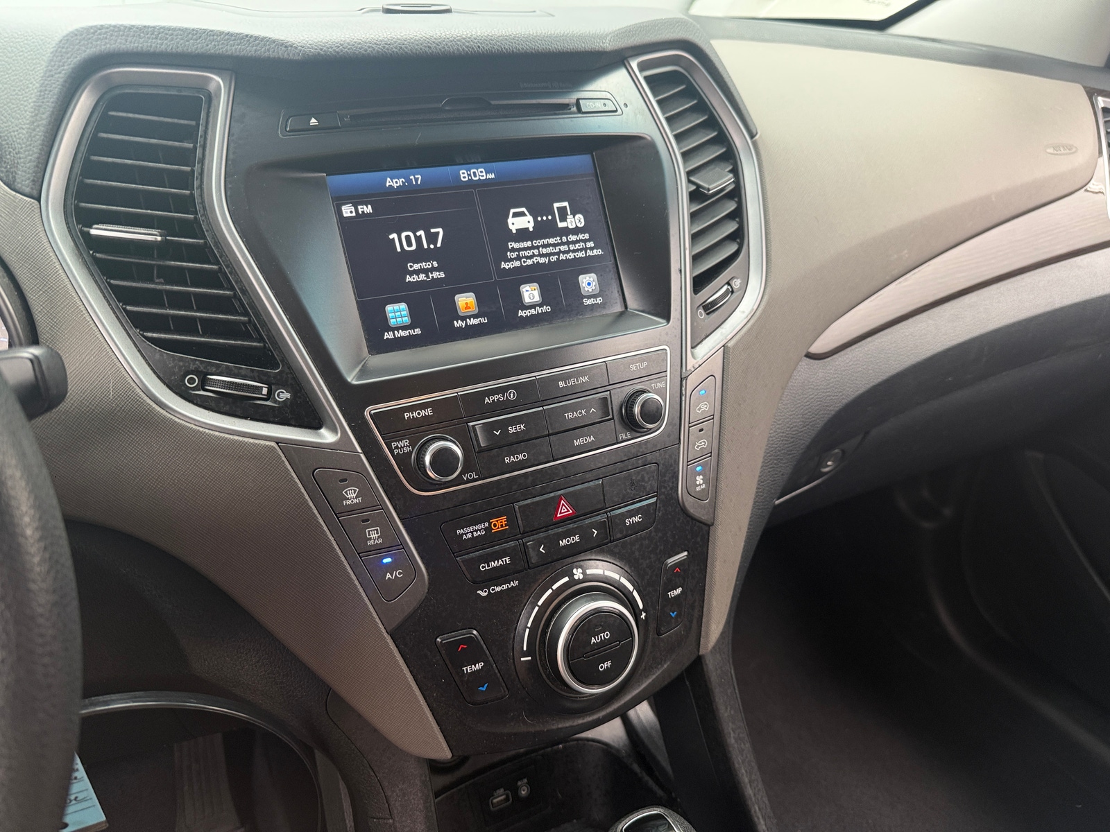 Thumbnail: 2017 Hyundai Santa Fe - 4