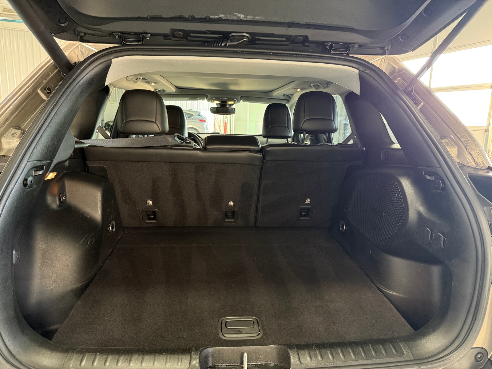 Thumbnail: 2019 Jeep Cherokee - 6