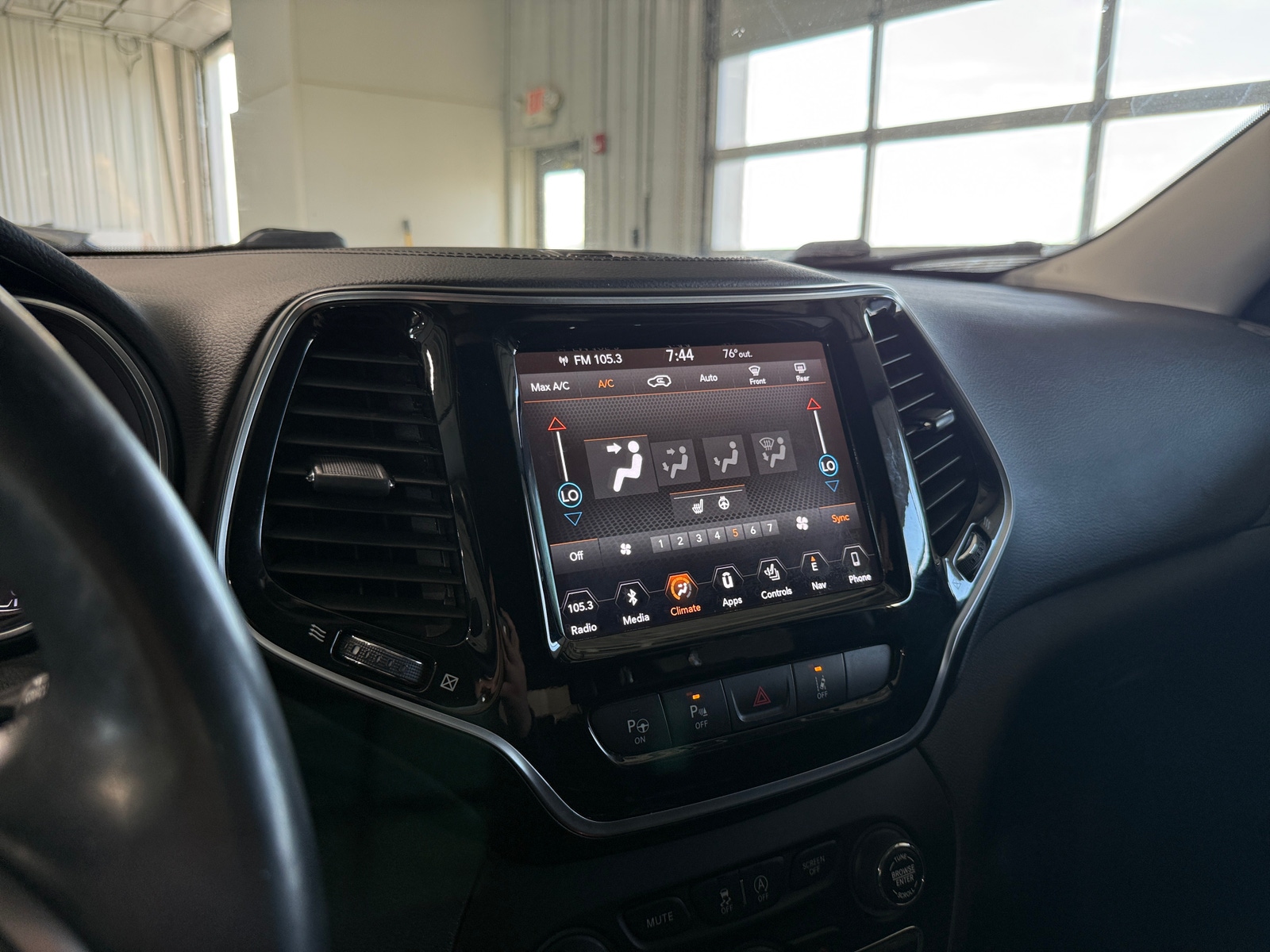 Thumbnail: 2019 Jeep Cherokee - 3