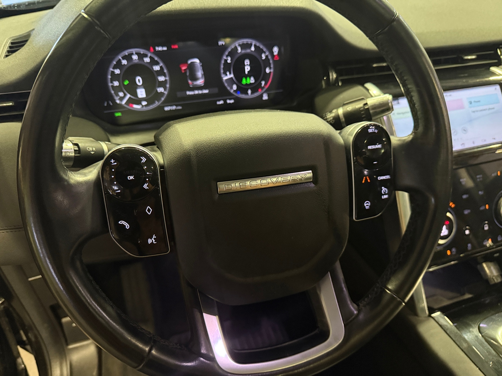 Thumbnail: 2020 Land Rover Discovery Sport - 4