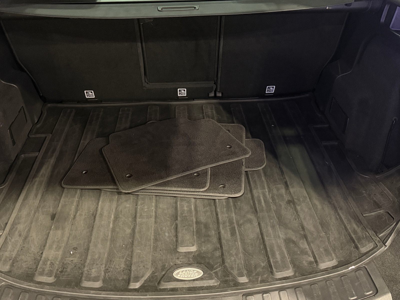 Thumbnail: 2020 Land Rover Discovery Sport - 6