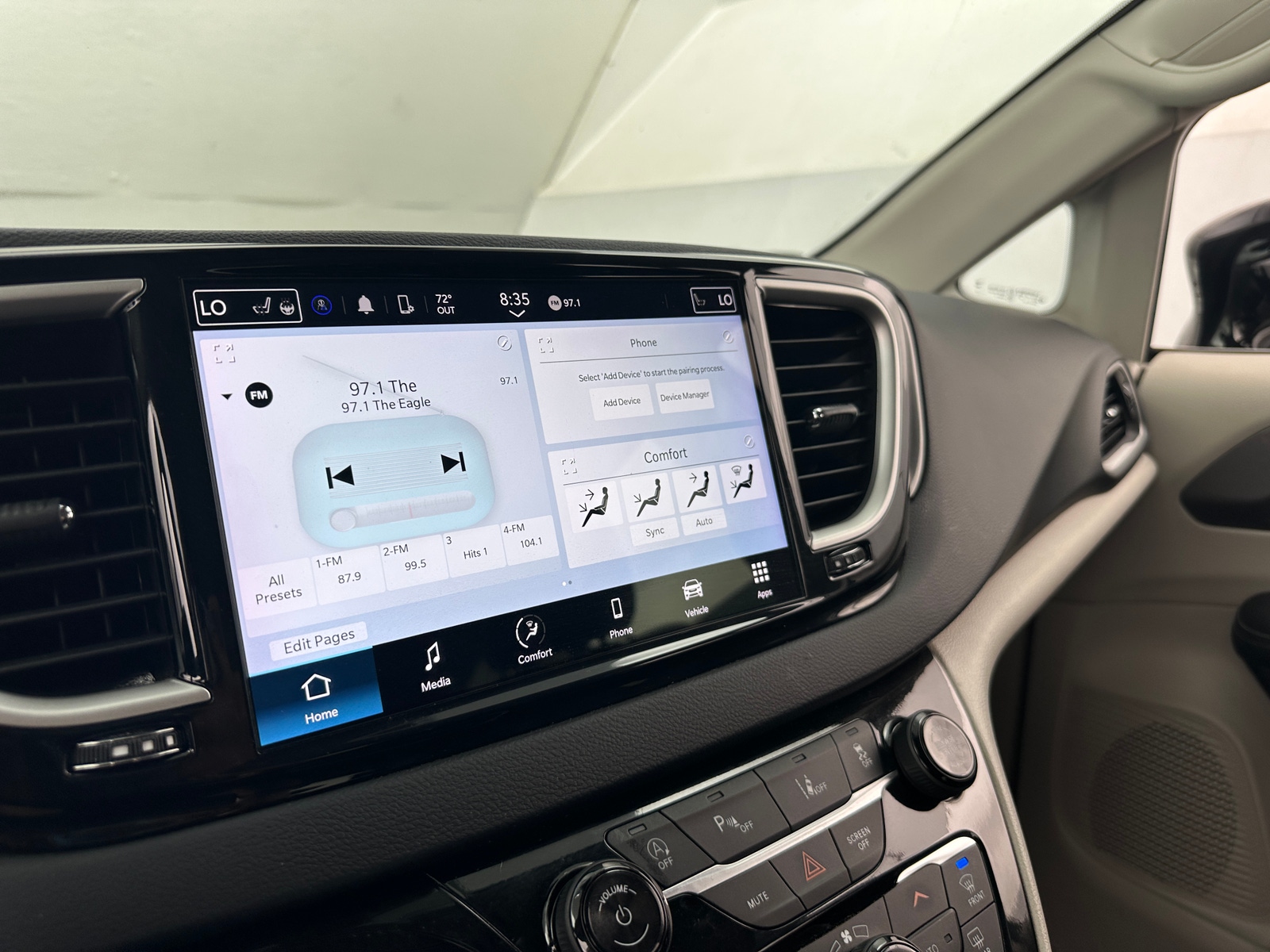 Thumbnail: 2024 Chrysler Pacifica - 3