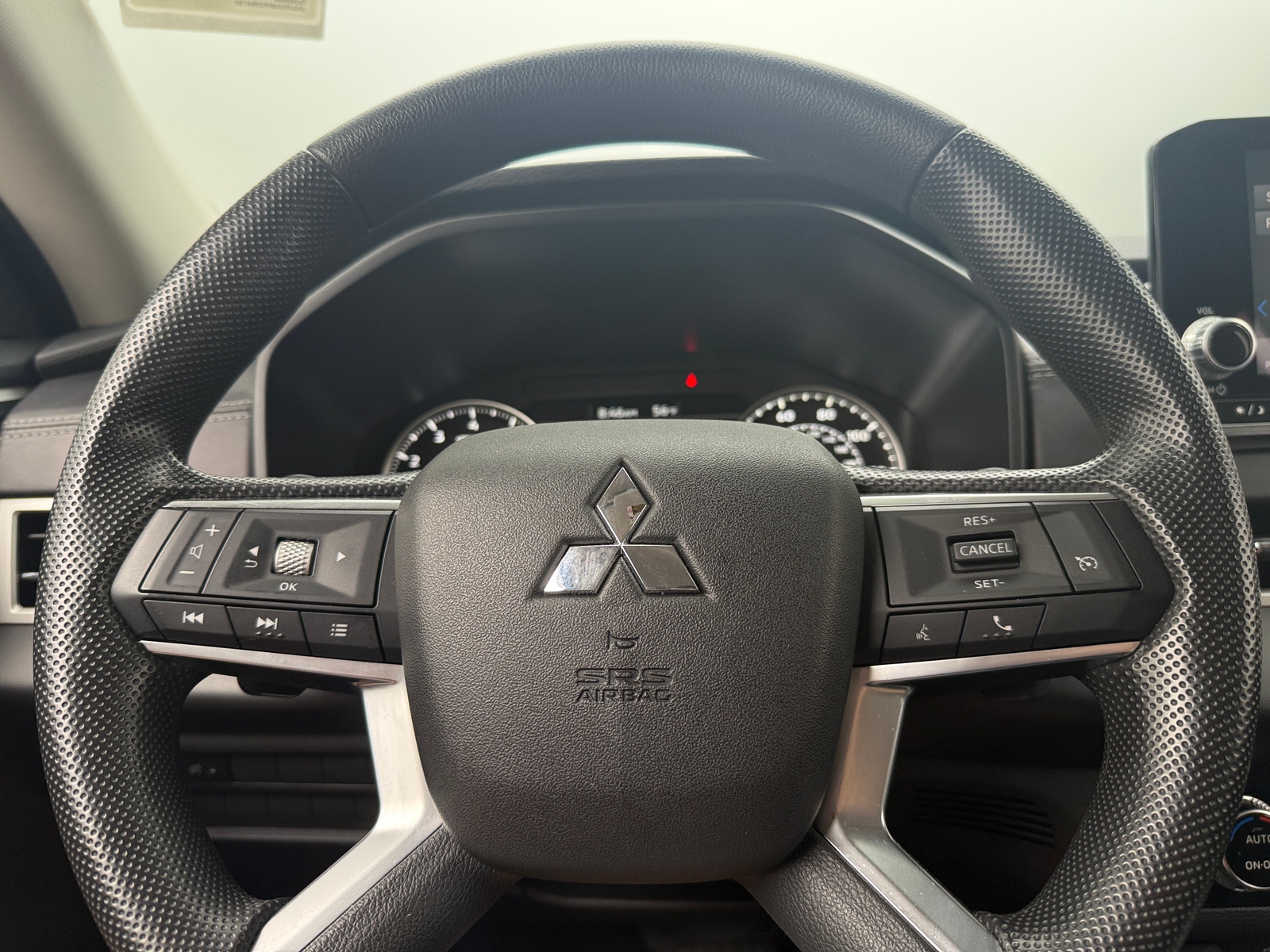 Thumbnail: 2024 Mitsubishi Outlander - 5