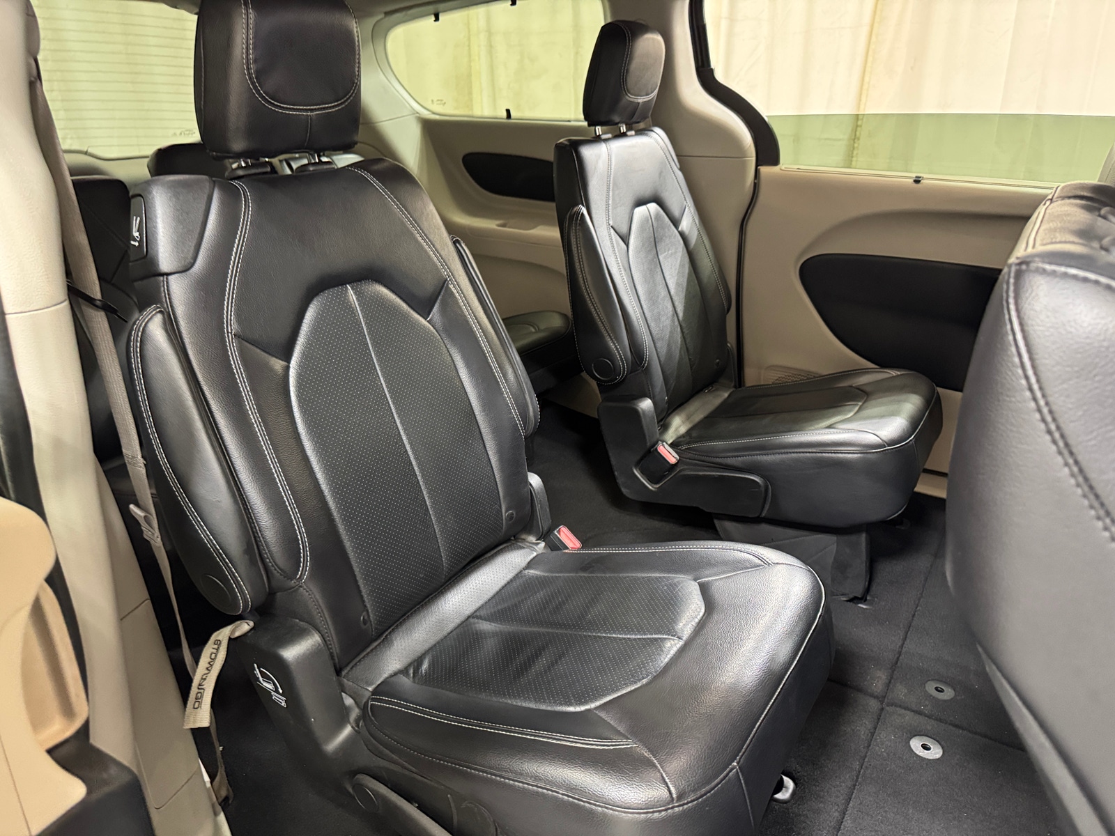 Thumbnail: 2022 Chrysler Pacifica - 5