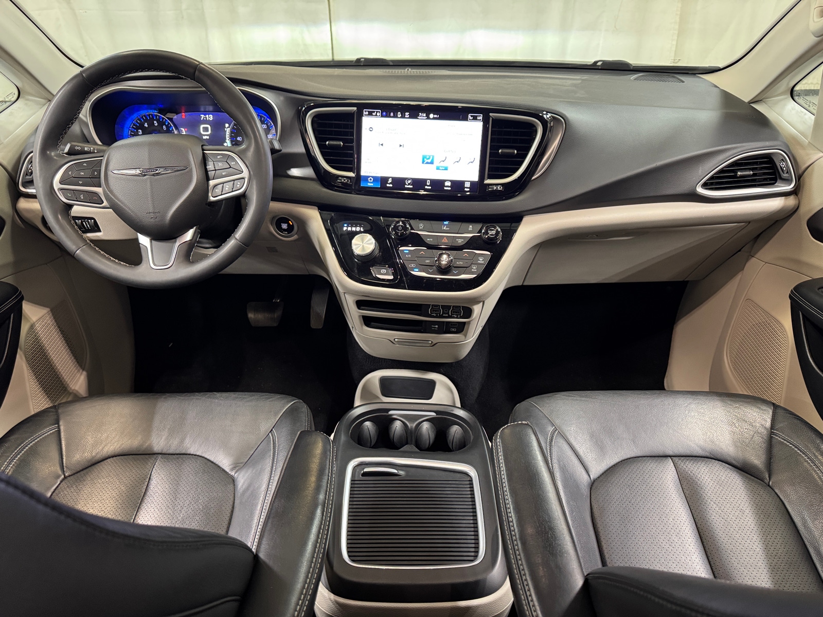 Thumbnail: 2022 Chrysler Pacifica - 2