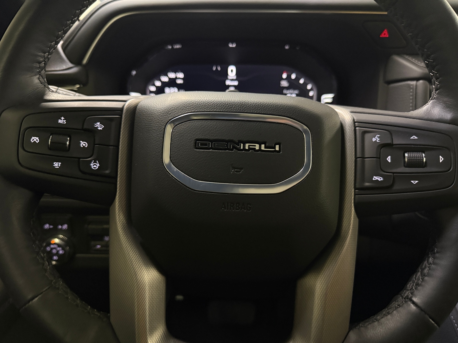 Thumbnail: 2024 GMC Yukon - 4