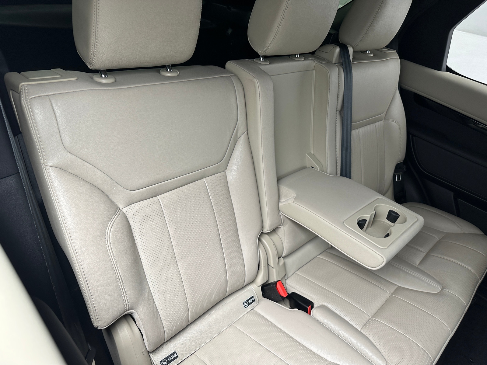 Thumbnail: 2020 Land Rover Discovery - 5