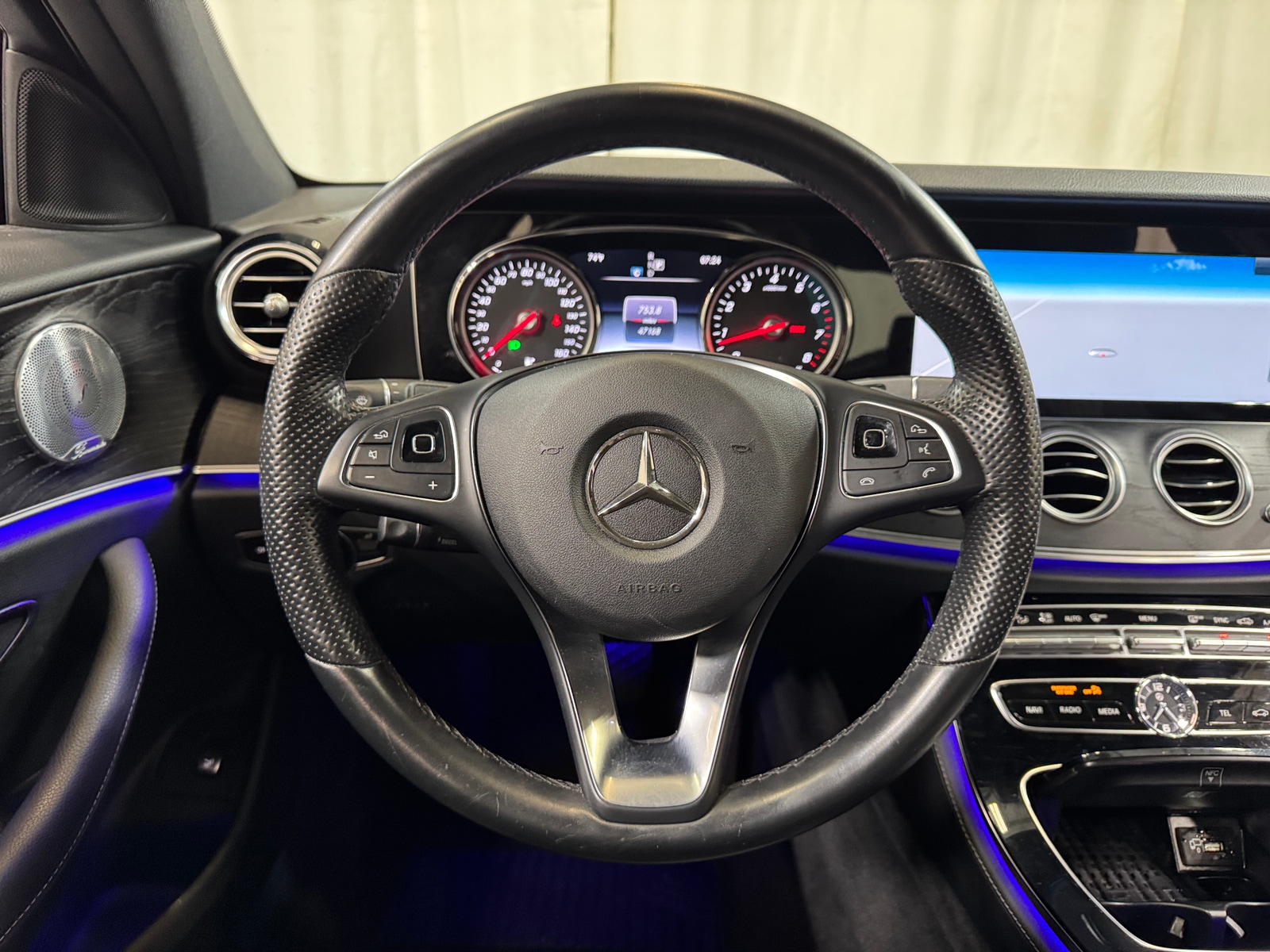 Thumbnail: 2017 Mercedes-Benz E-Class - 4