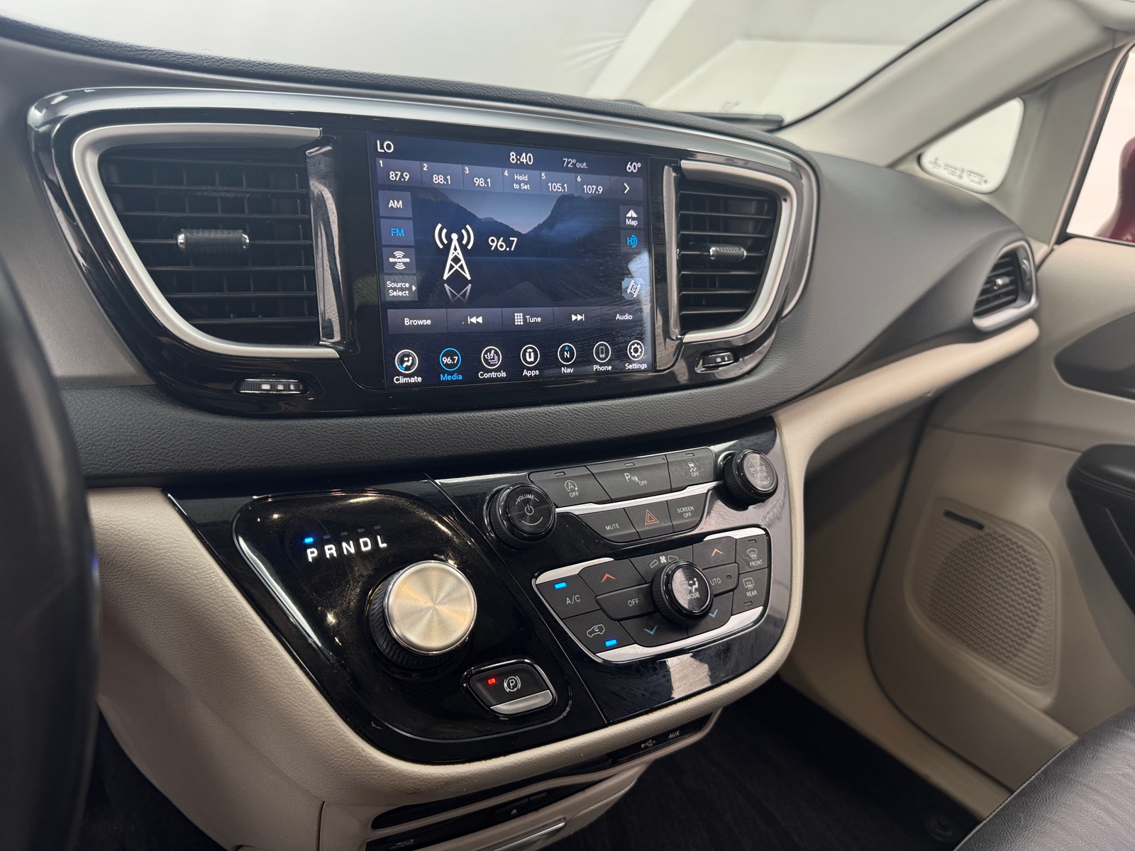 Thumbnail: 2020 Chrysler Pacifica - 3