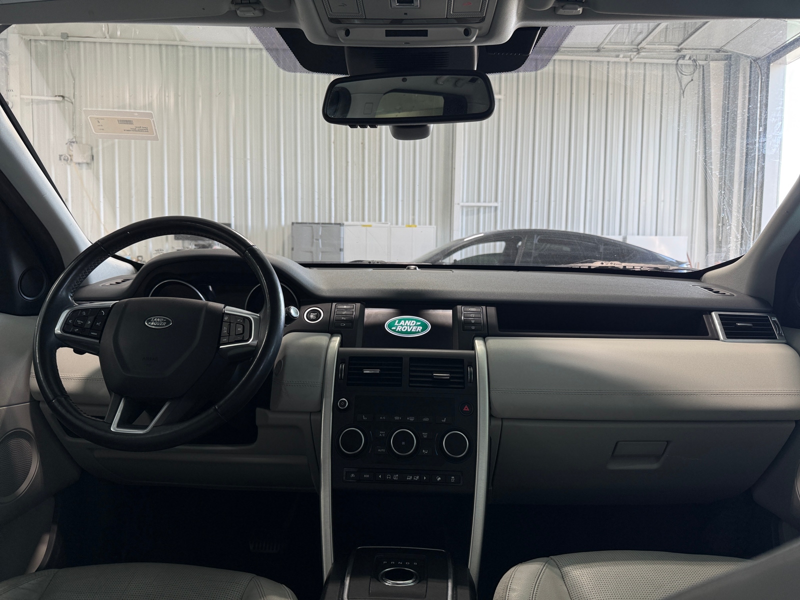 Thumbnail: 2017 Land Rover Discovery Sport - 2