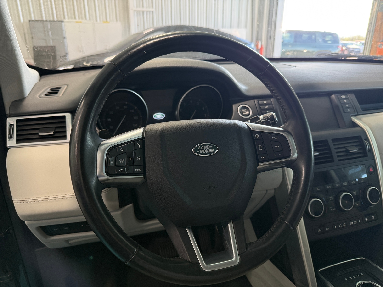 Thumbnail: 2017 Land Rover Discovery Sport - 4