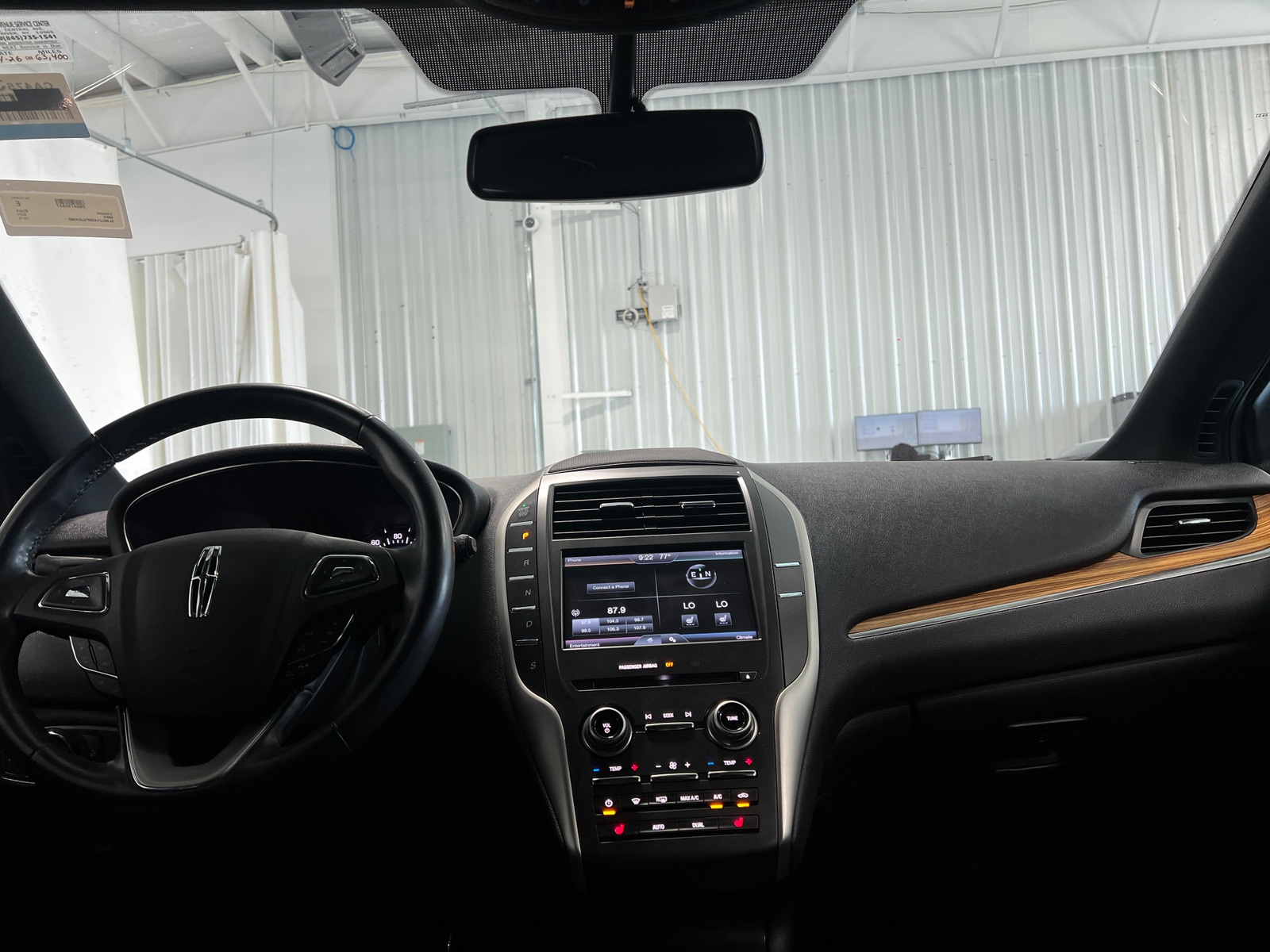 Thumbnail: 2015 Lincoln MKC - 2