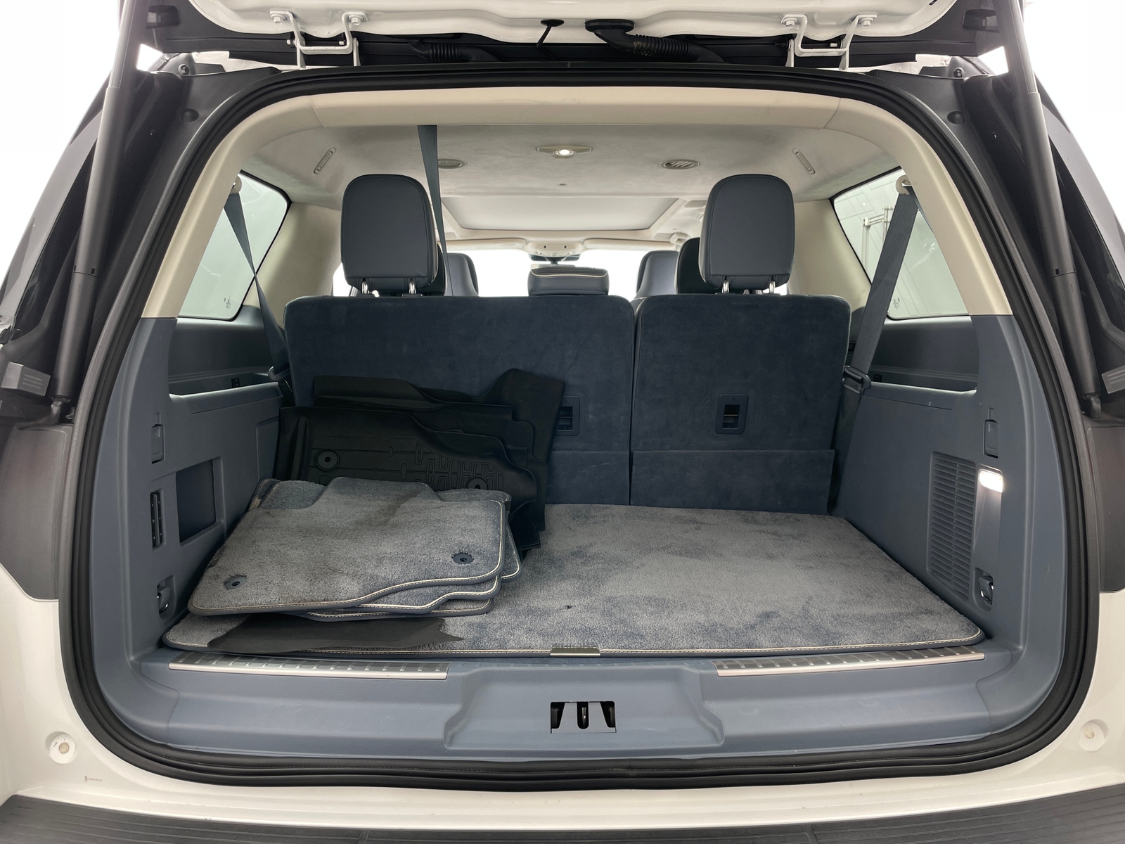 Thumbnail: 2023 Lincoln Navigator L - 6