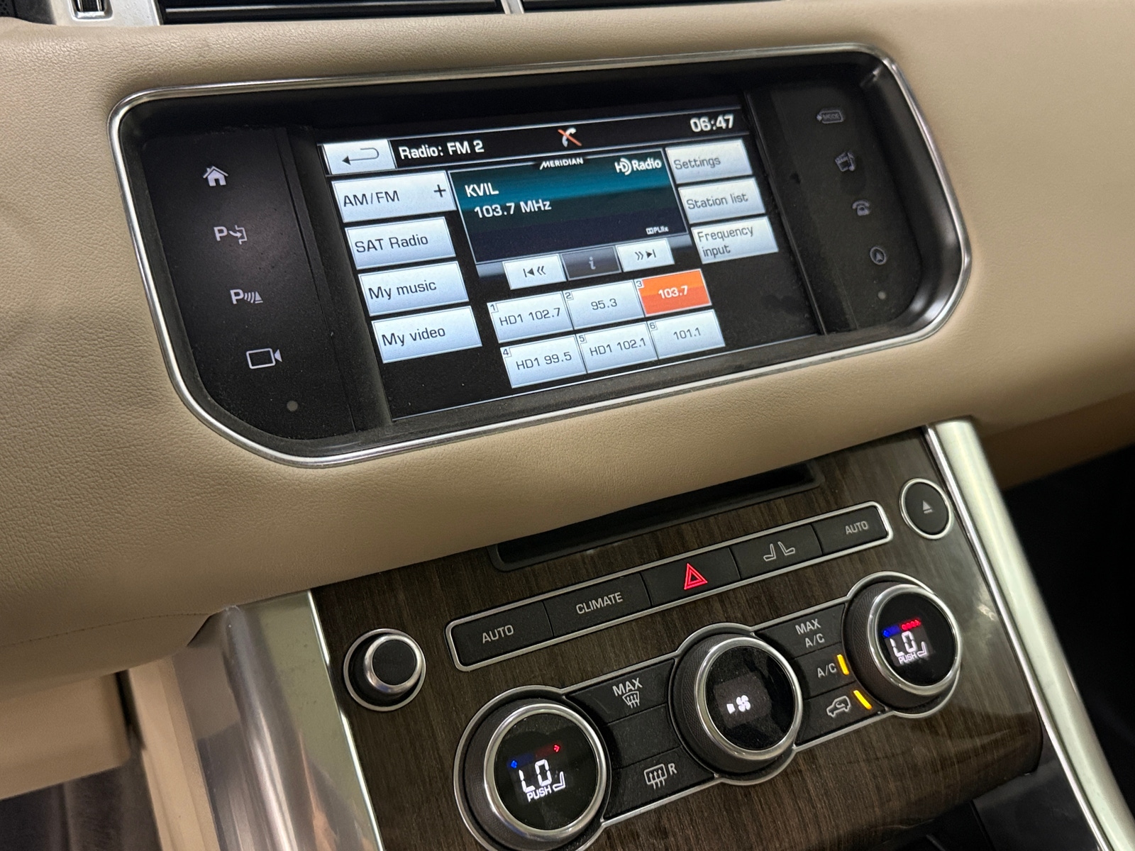 Thumbnail: 2016 Land Rover Range Rover Sport - 3