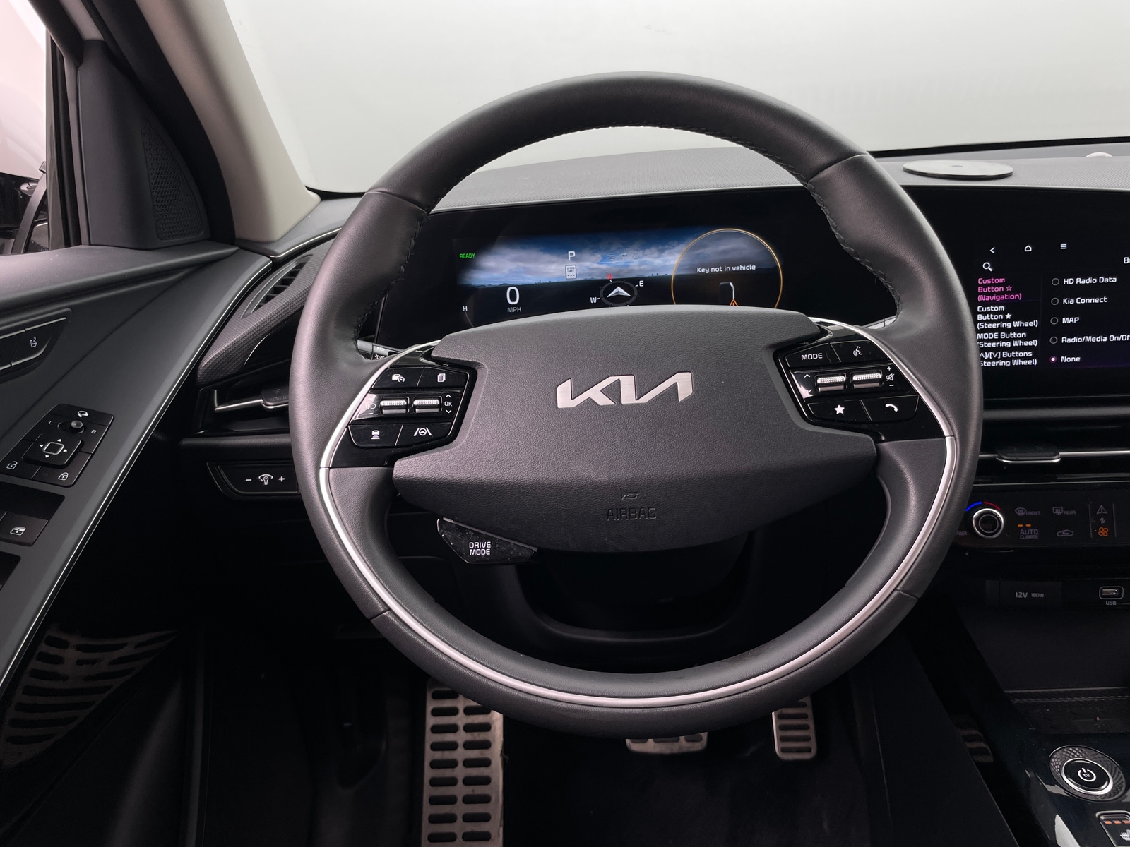 Thumbnail: 2023 Kia Niro - 4