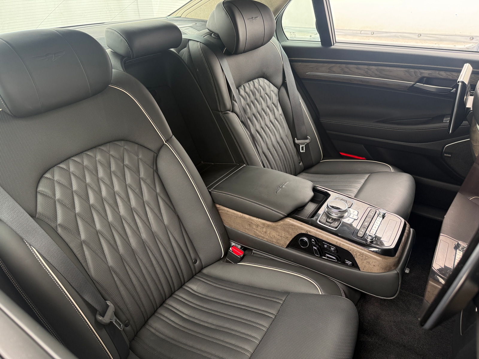 Thumbnail: 2022 Genesis G90 - 5