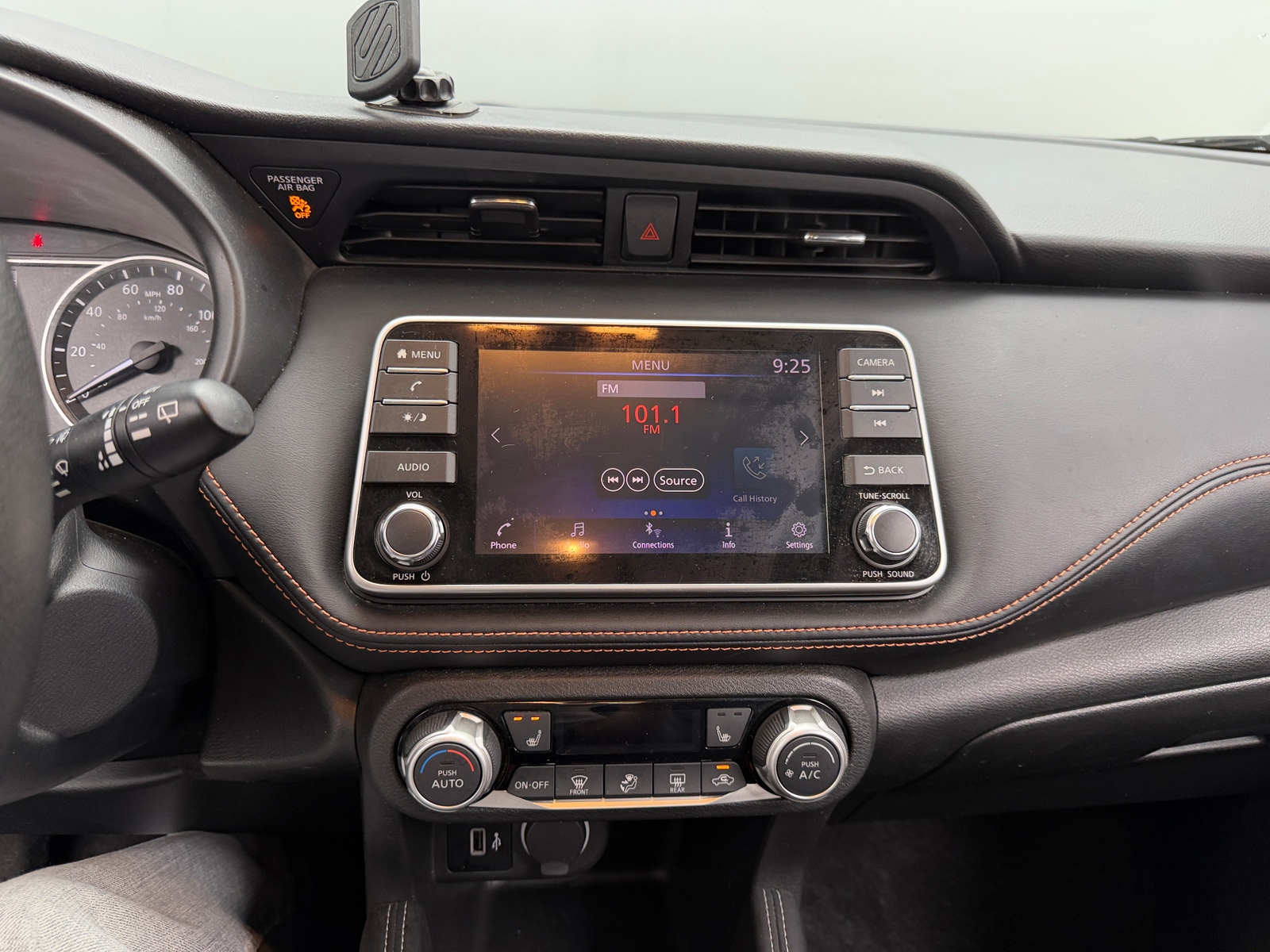 Thumbnail: 2019 Nissan Kicks - 3