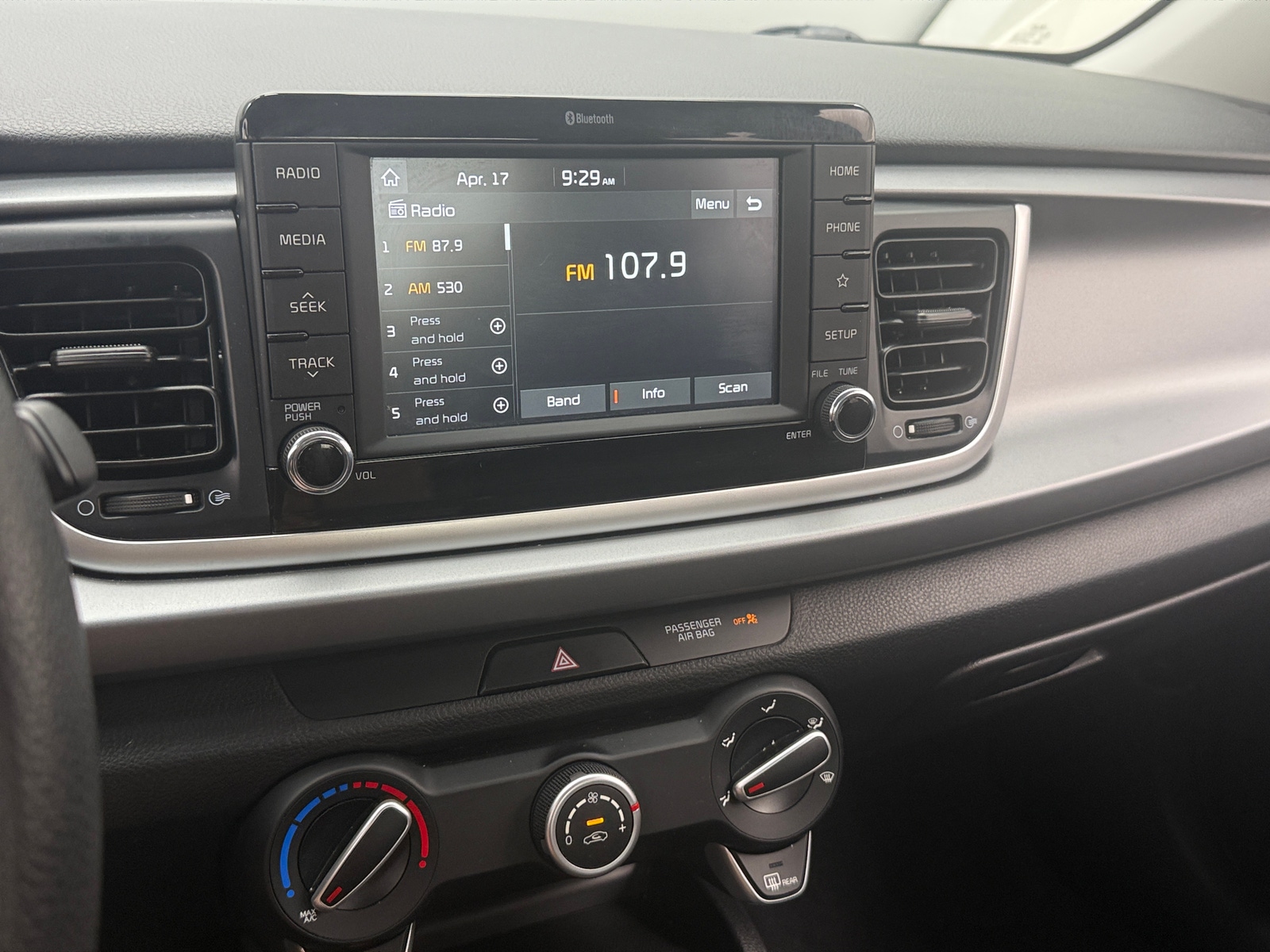 Thumbnail: 2020 Kia Rio - 4