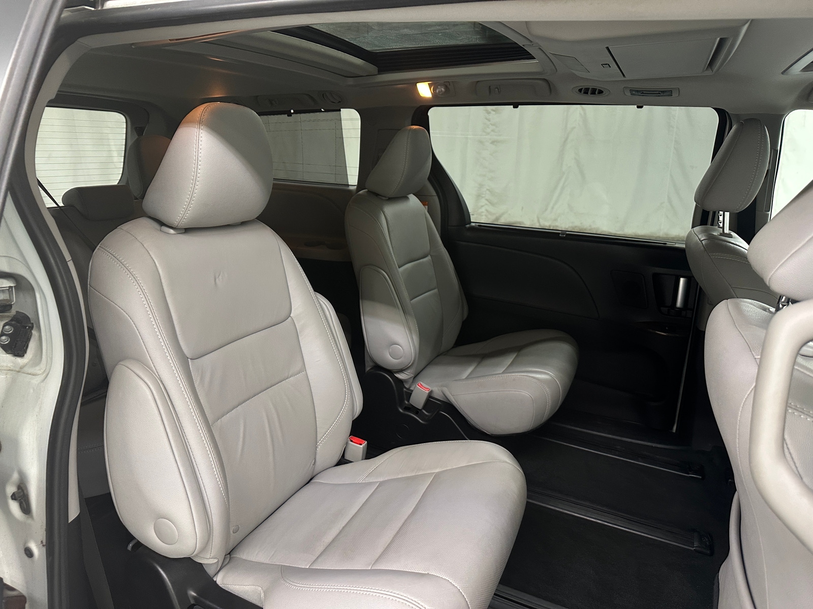 Thumbnail: 2017 Toyota Sienna - 5