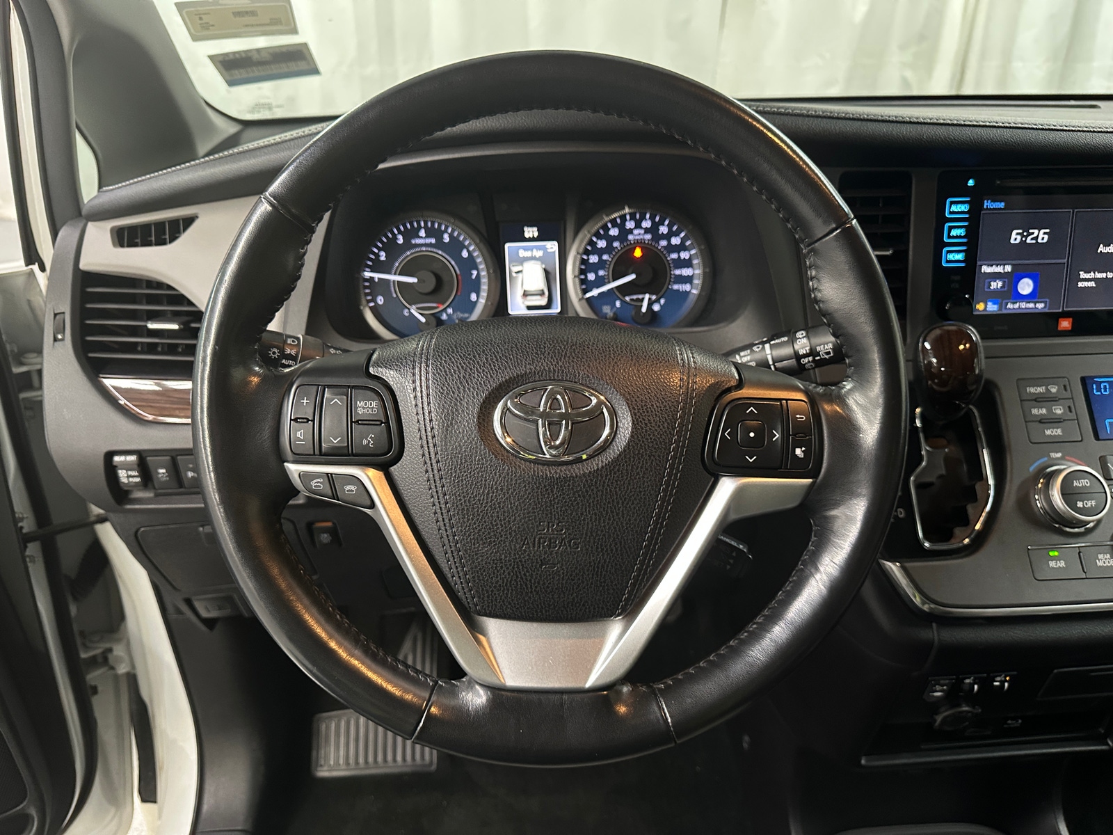 Thumbnail: 2017 Toyota Sienna - 4