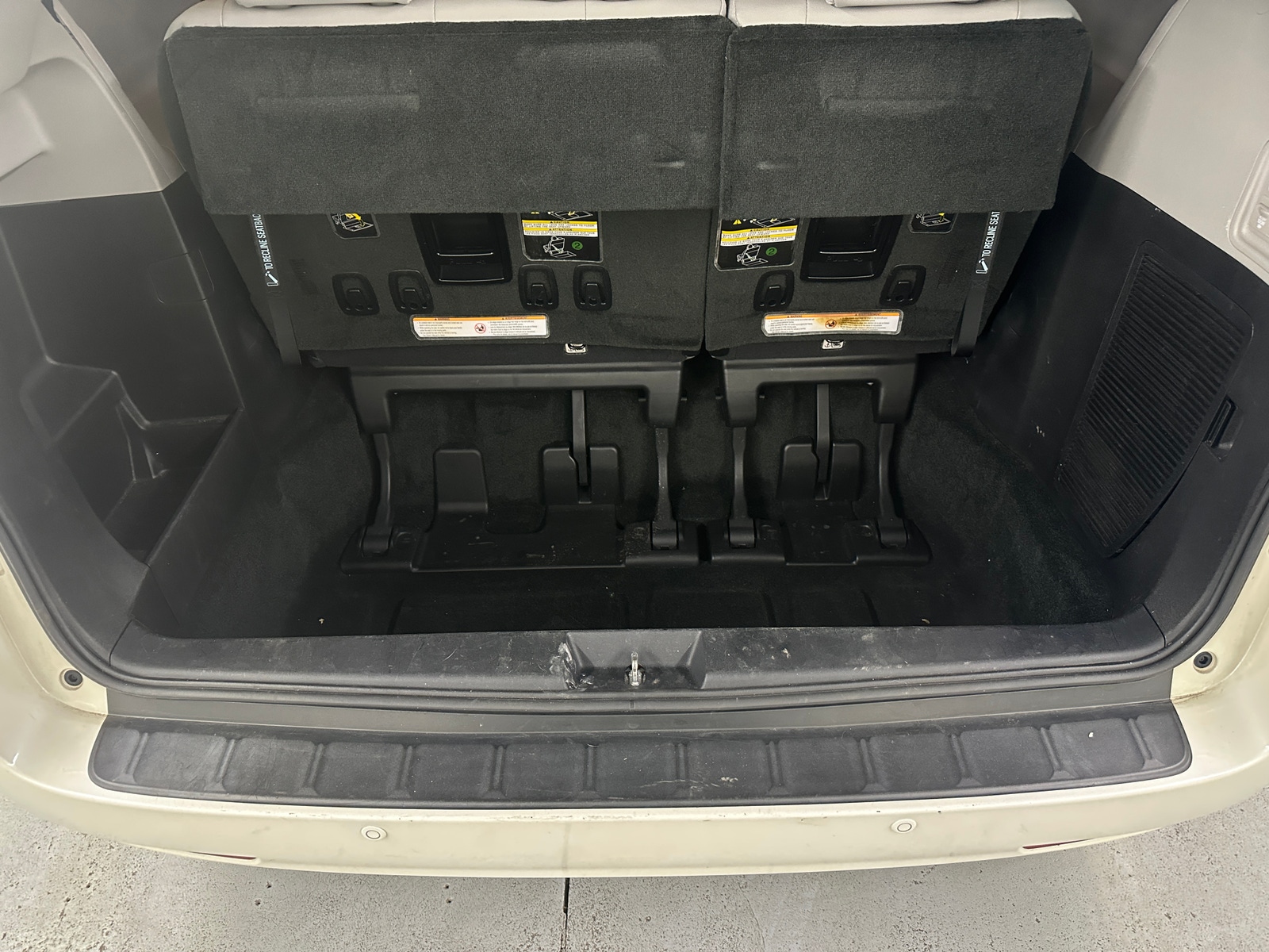 Thumbnail: 2017 Toyota Sienna - 6