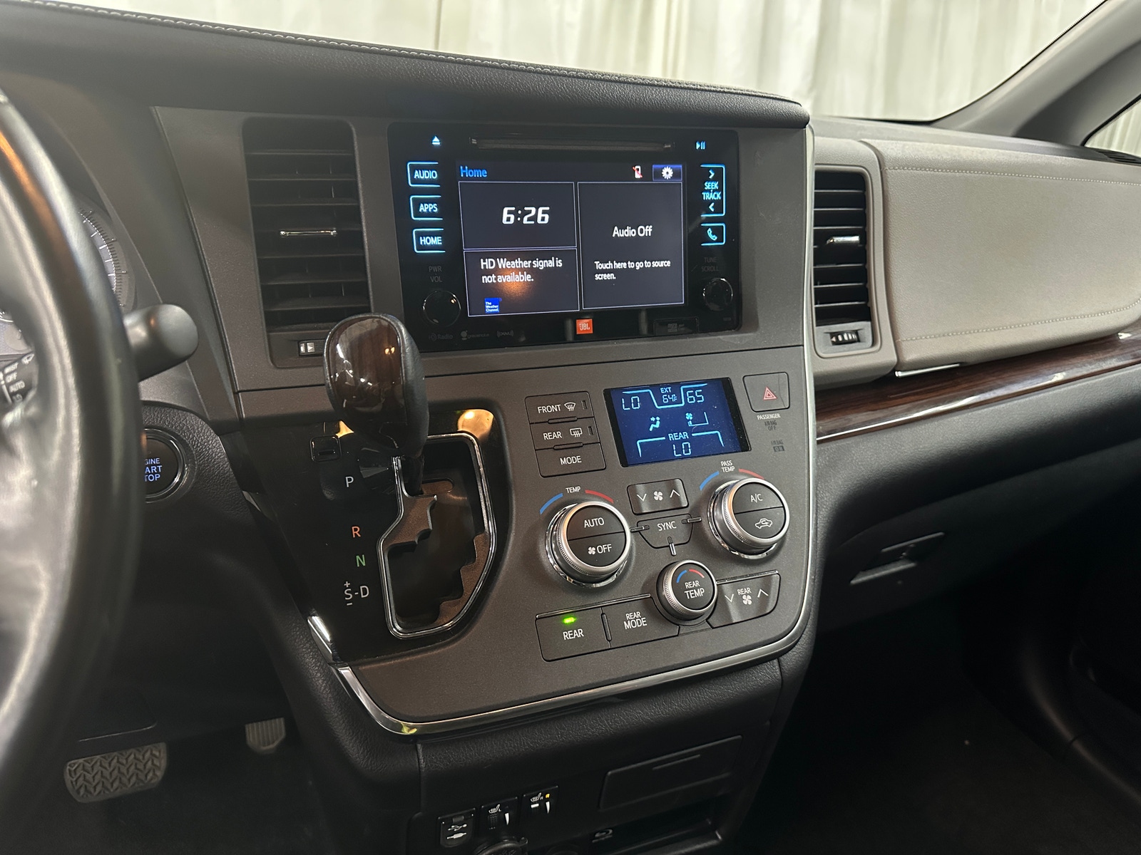 Thumbnail: 2017 Toyota Sienna - 3