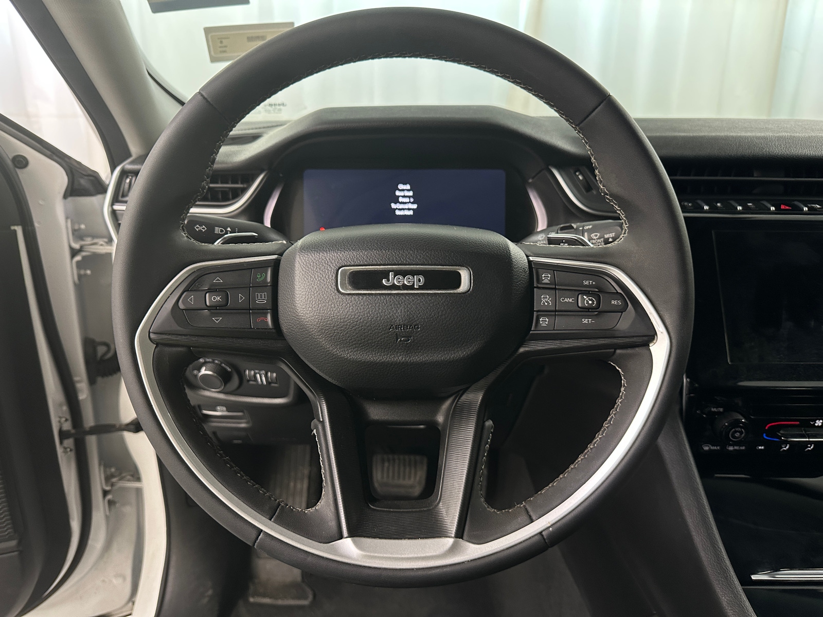 Thumbnail: 2023 Jeep Grand Cherokee - 5