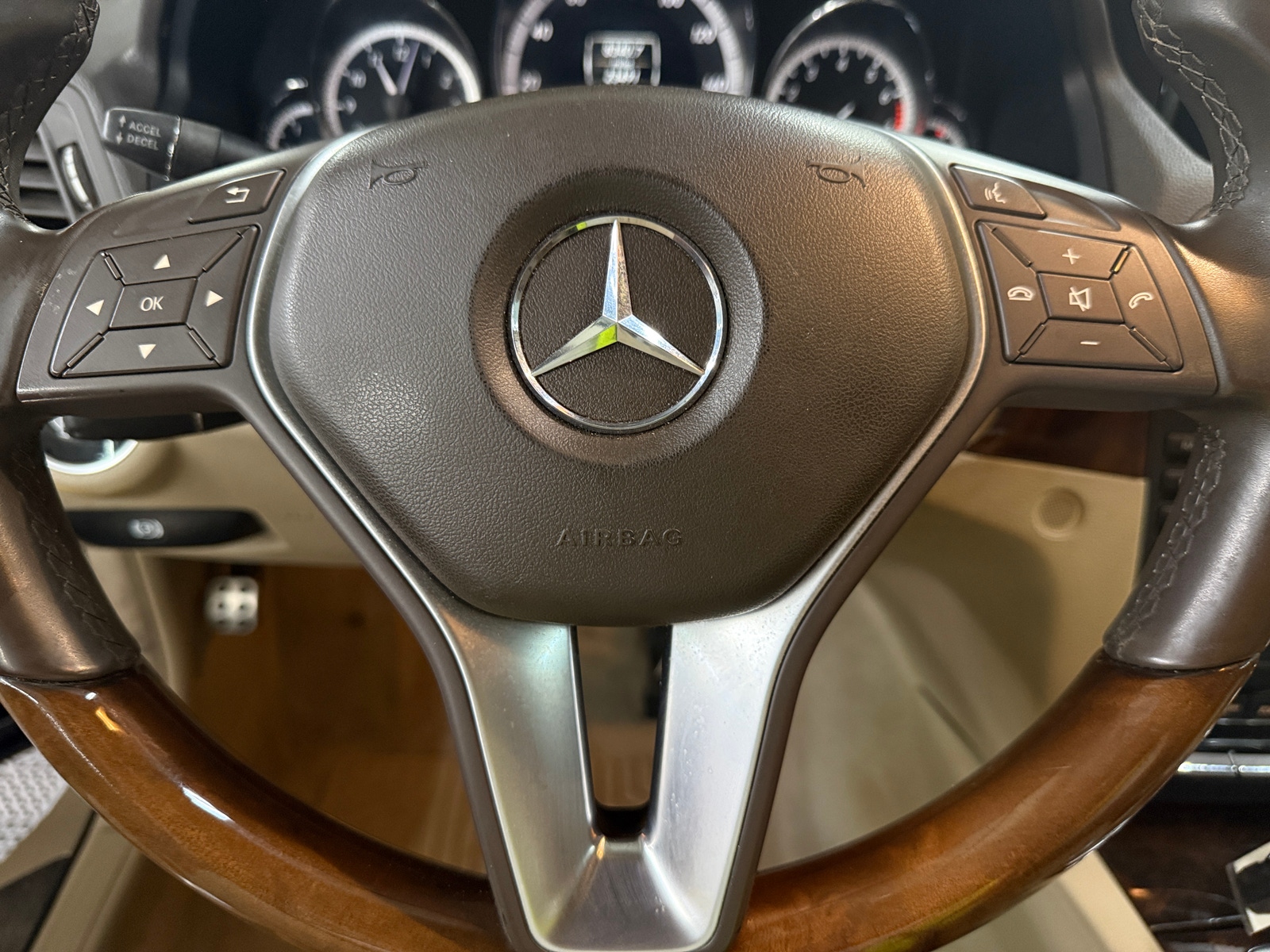 Thumbnail: 2012 Mercedes-Benz E-Class - 4