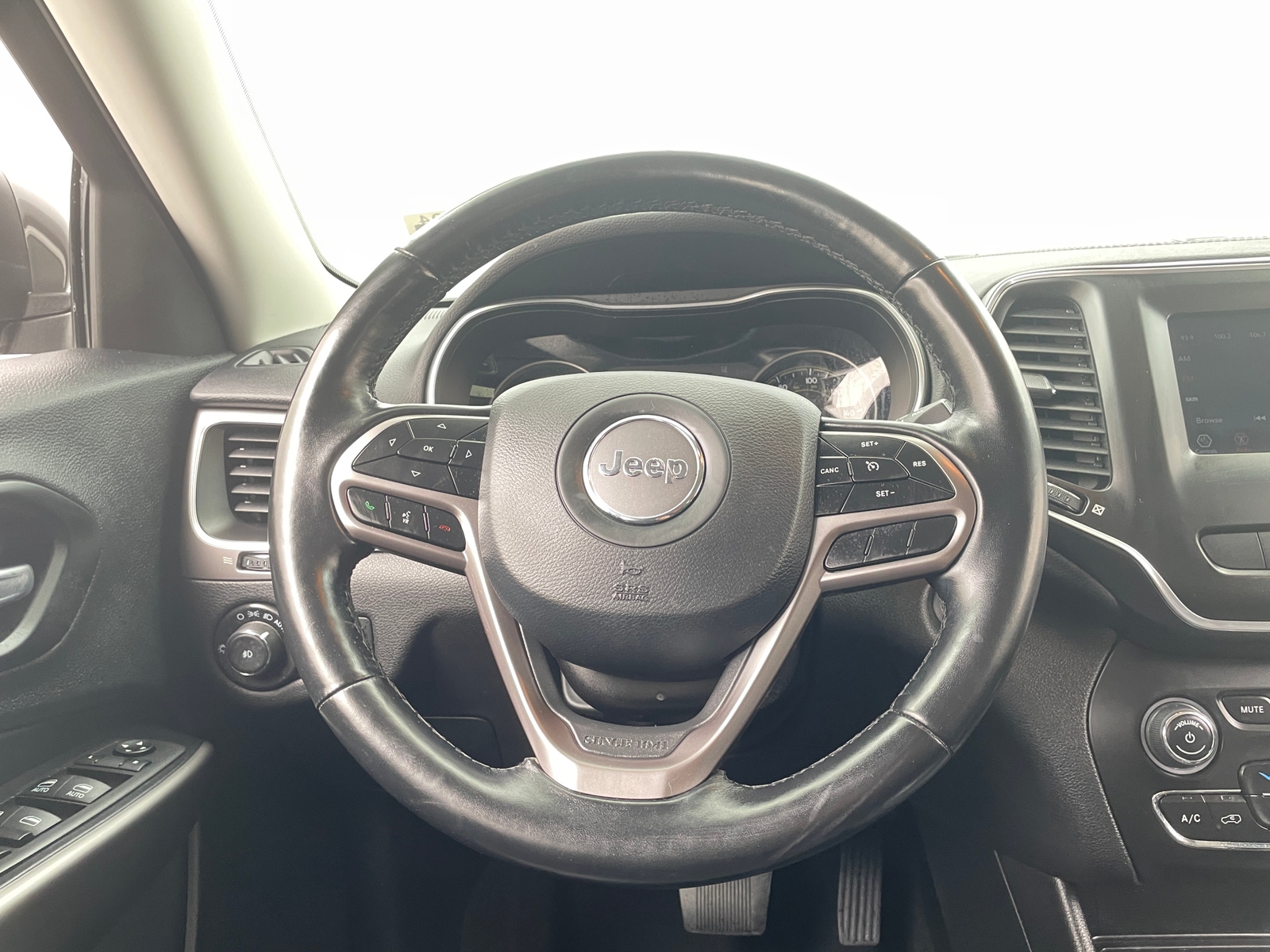 Thumbnail: 2021 Jeep Cherokee - 4