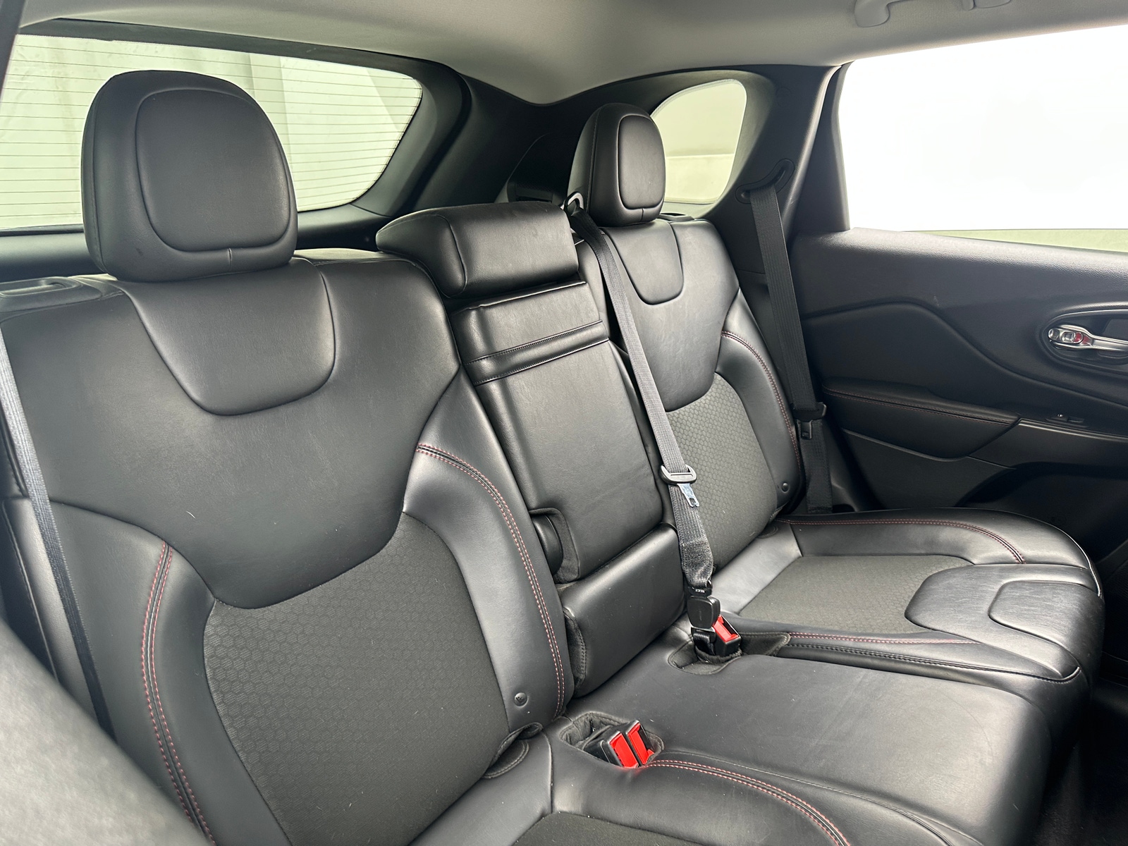 Thumbnail: 2019 Jeep Cherokee - 6