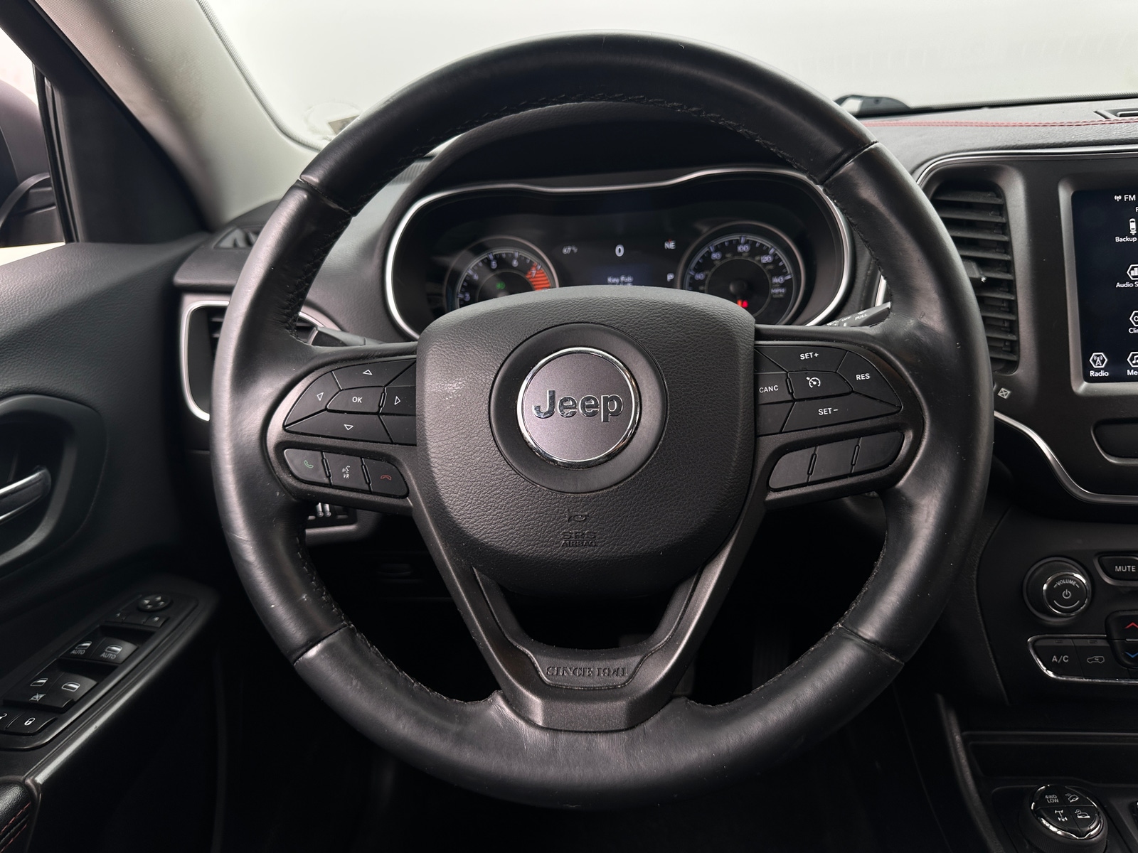 Thumbnail: 2019 Jeep Cherokee - 5