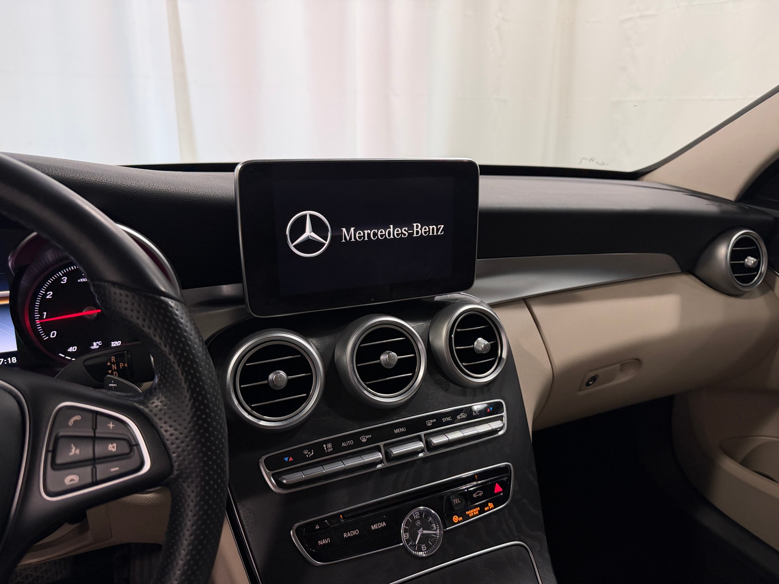 Thumbnail: 2016 Mercedes-Benz C-Class - 3