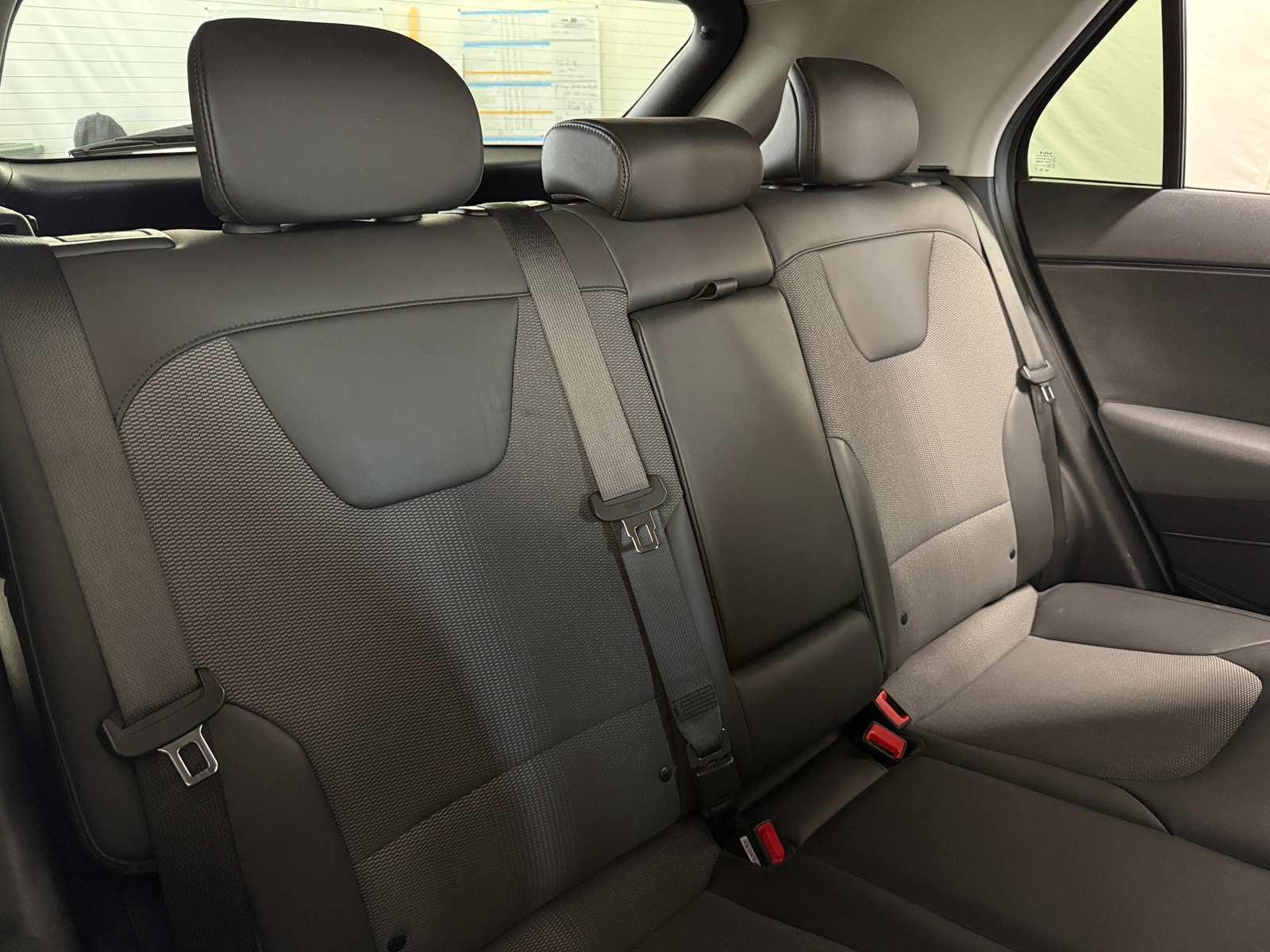 Thumbnail: 2023 Kia Niro - 5