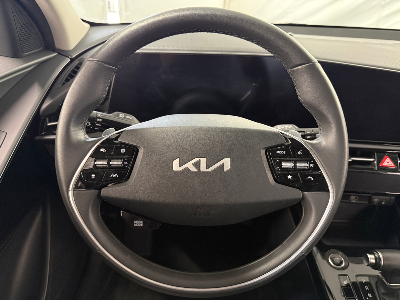 Thumbnail: 2023 Kia Niro - 4