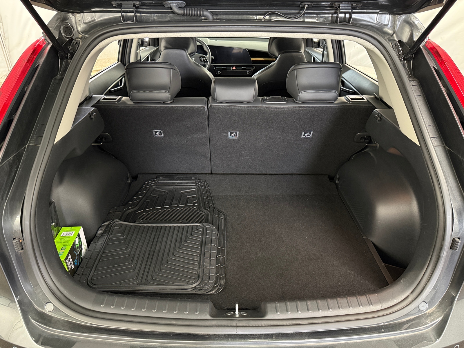 Thumbnail: 2023 Kia Niro - 6