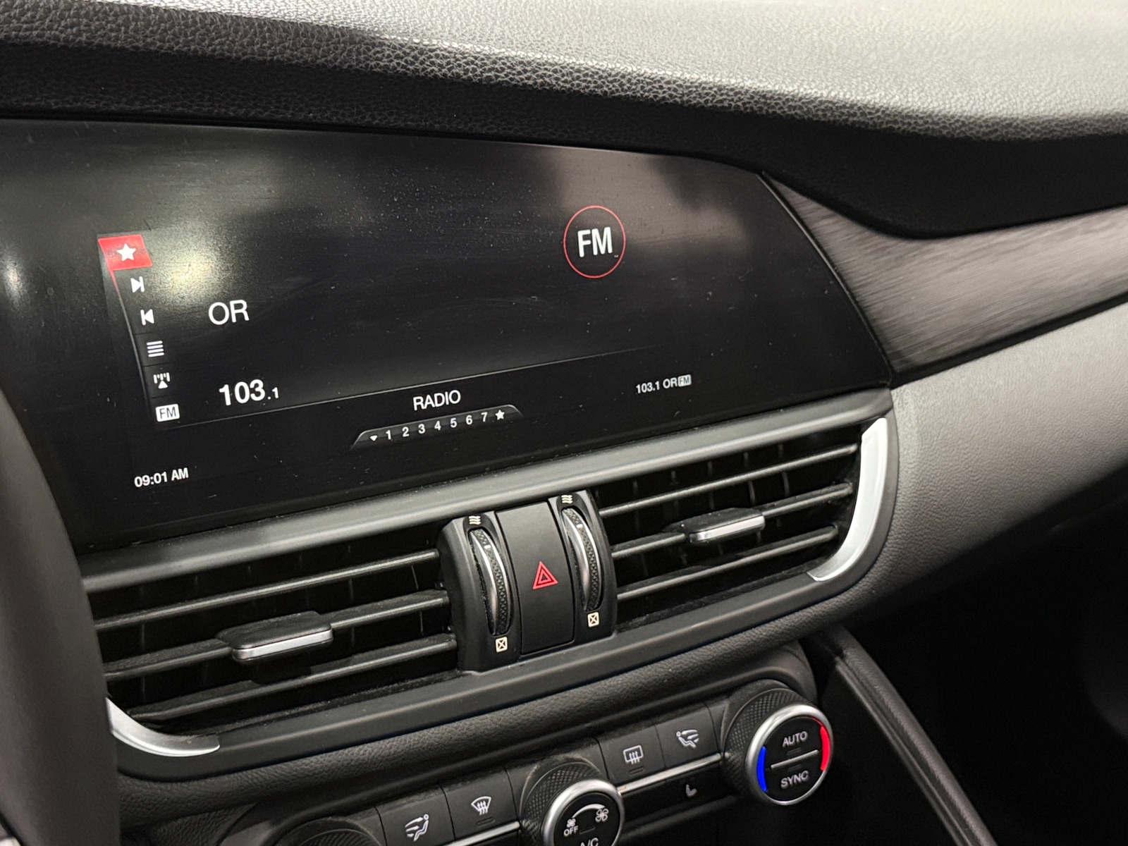 Thumbnail: 2018 Alfa Romeo Giulia - 3