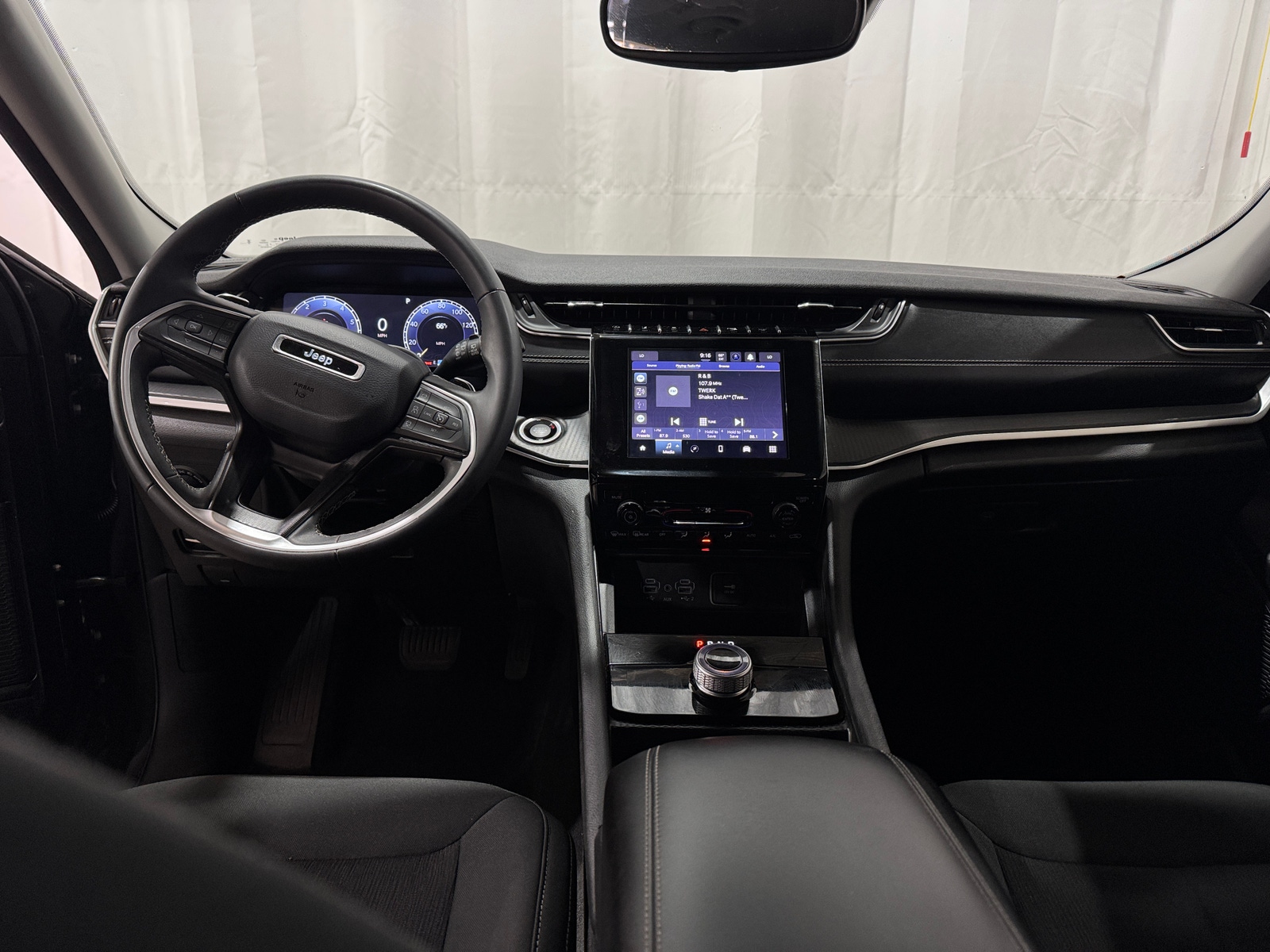 Thumbnail: 2023 Jeep Grand Cherokee L - 3