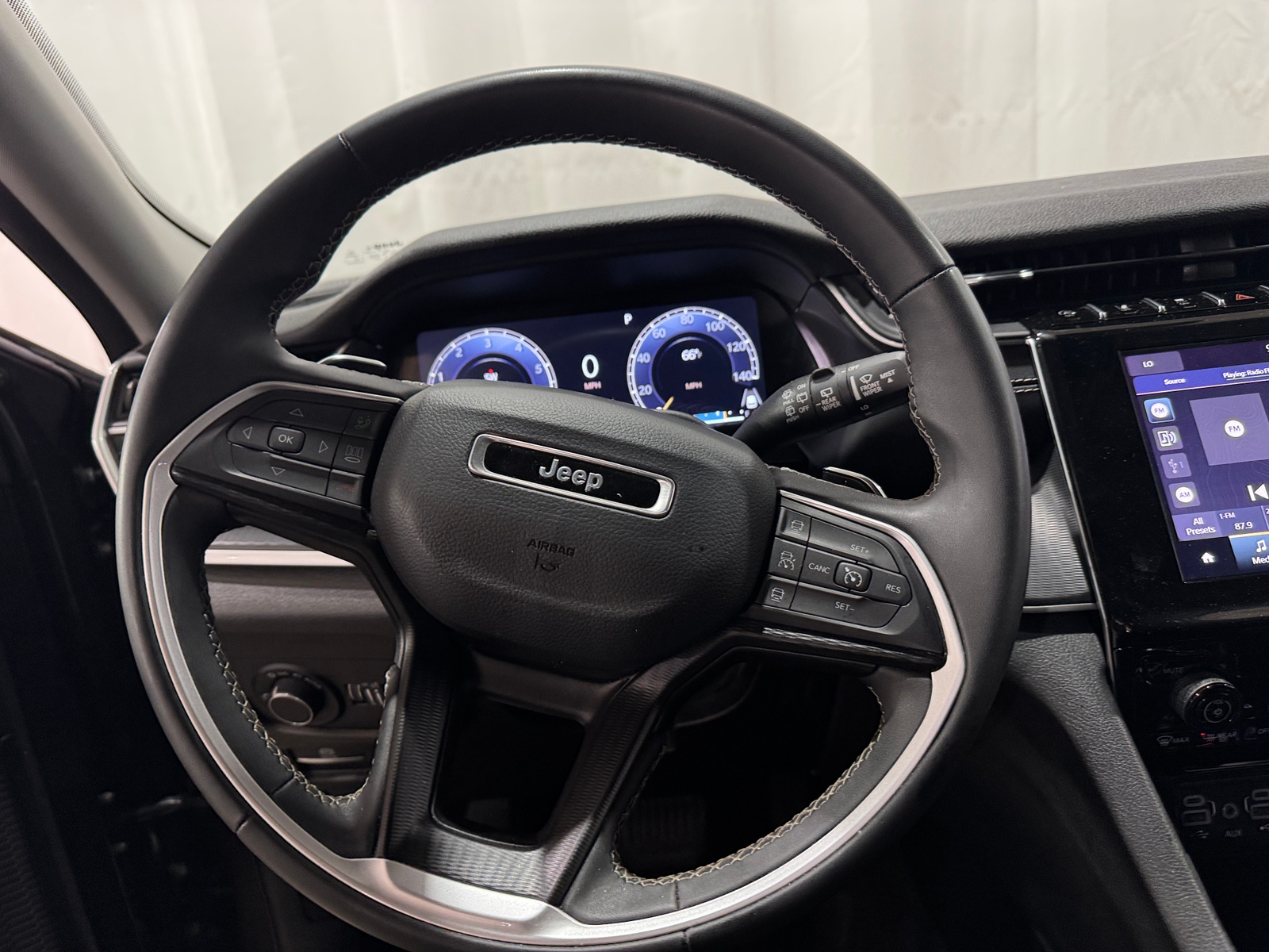 Thumbnail: 2023 Jeep Grand Cherokee L - 5