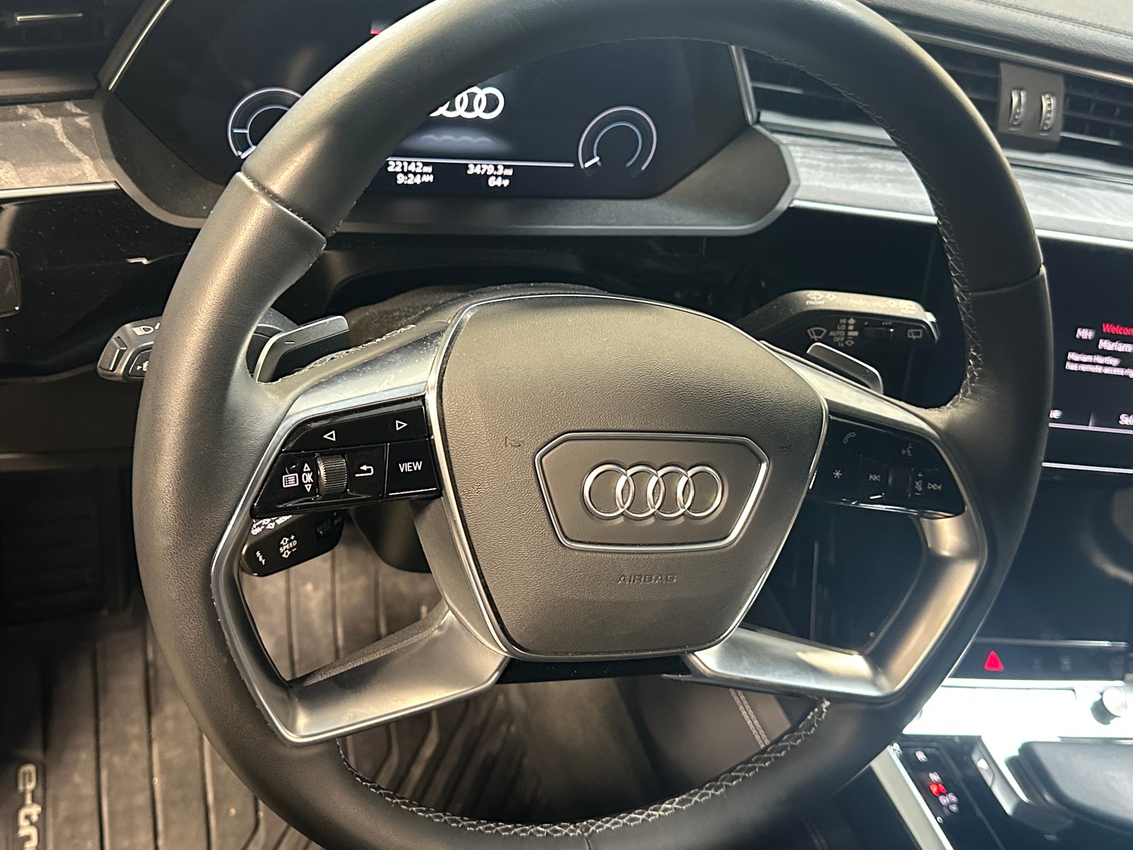 Thumbnail: 2023 Audi e-tron - 4