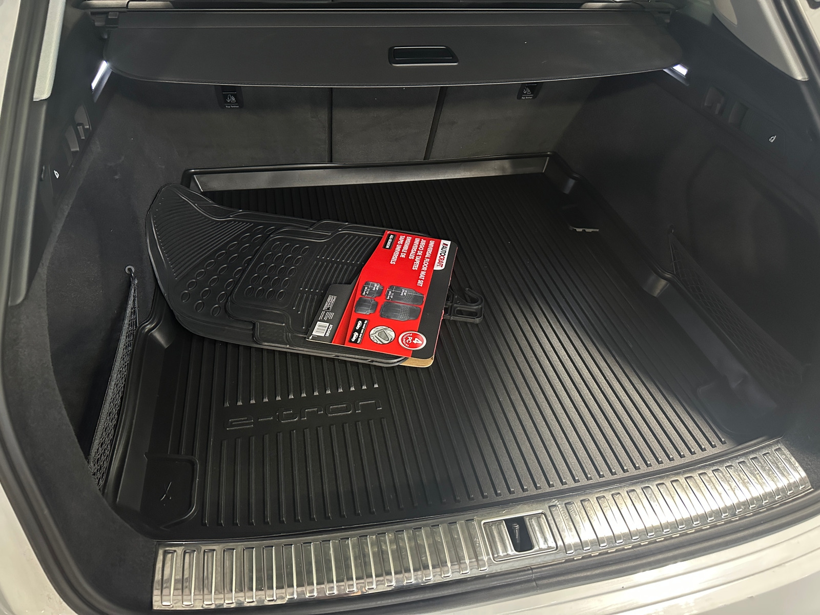 Thumbnail: 2023 Audi e-tron - 6