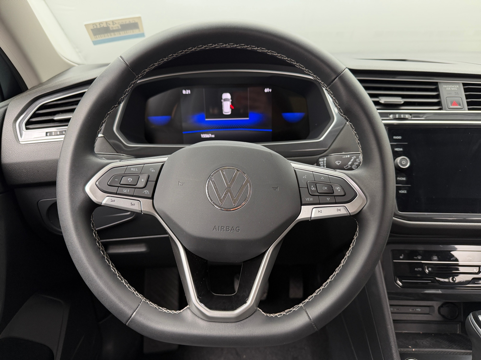 Thumbnail: 2023 Volkswagen Tiguan - 4