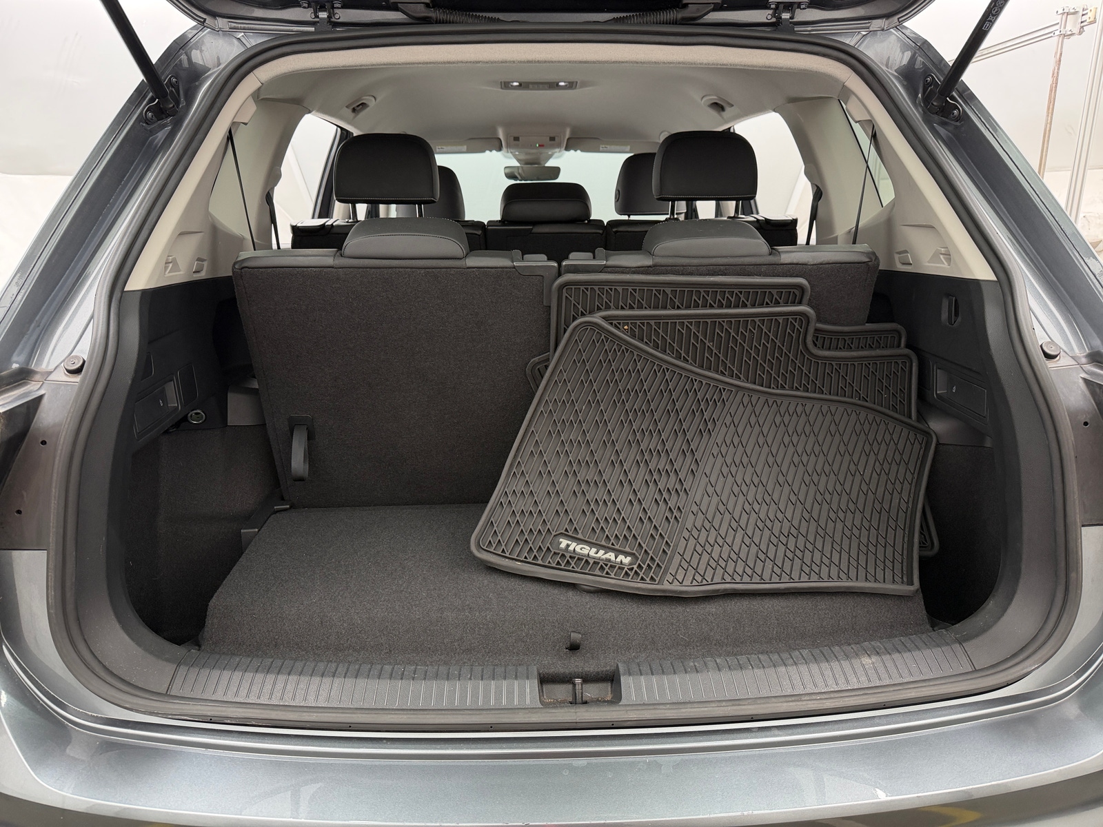 Thumbnail: 2023 Volkswagen Tiguan - 6